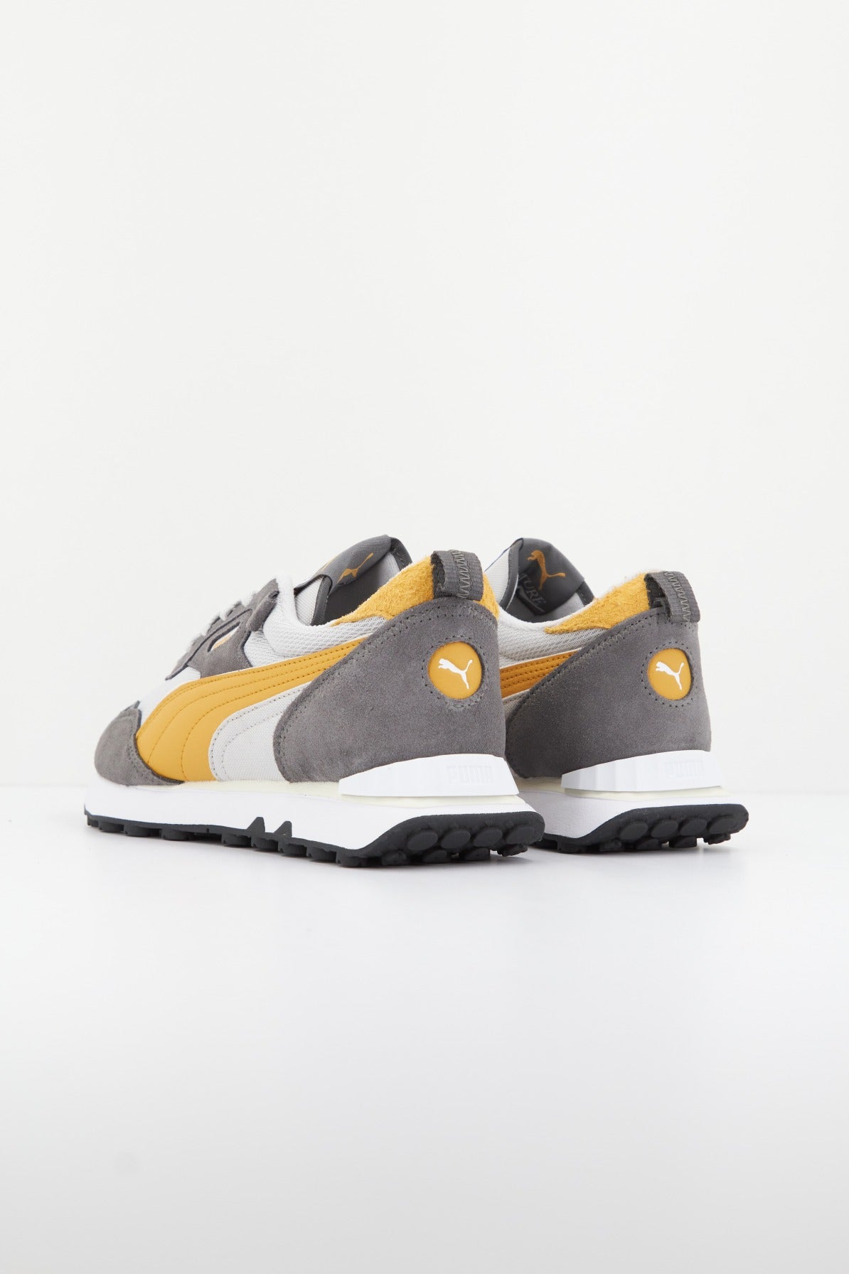 PUMA RIDER FV en color GRIS  (3)