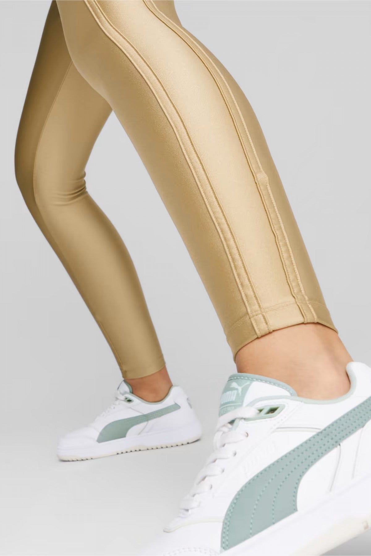 PUMA T HIGH WAIST SHINY en color BRONCE  (4)