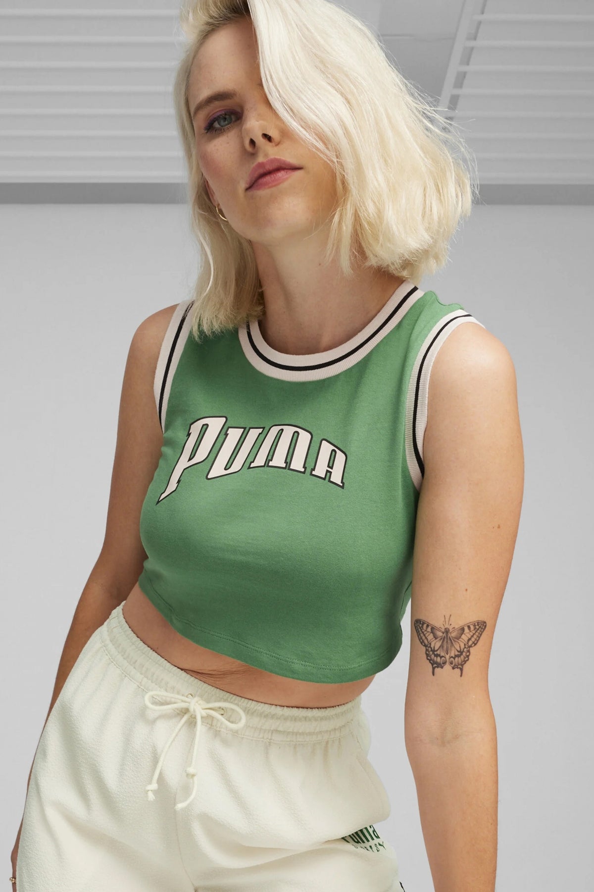 PUMA GRAPHIC CROPPED TEE en color VERDE  (1)