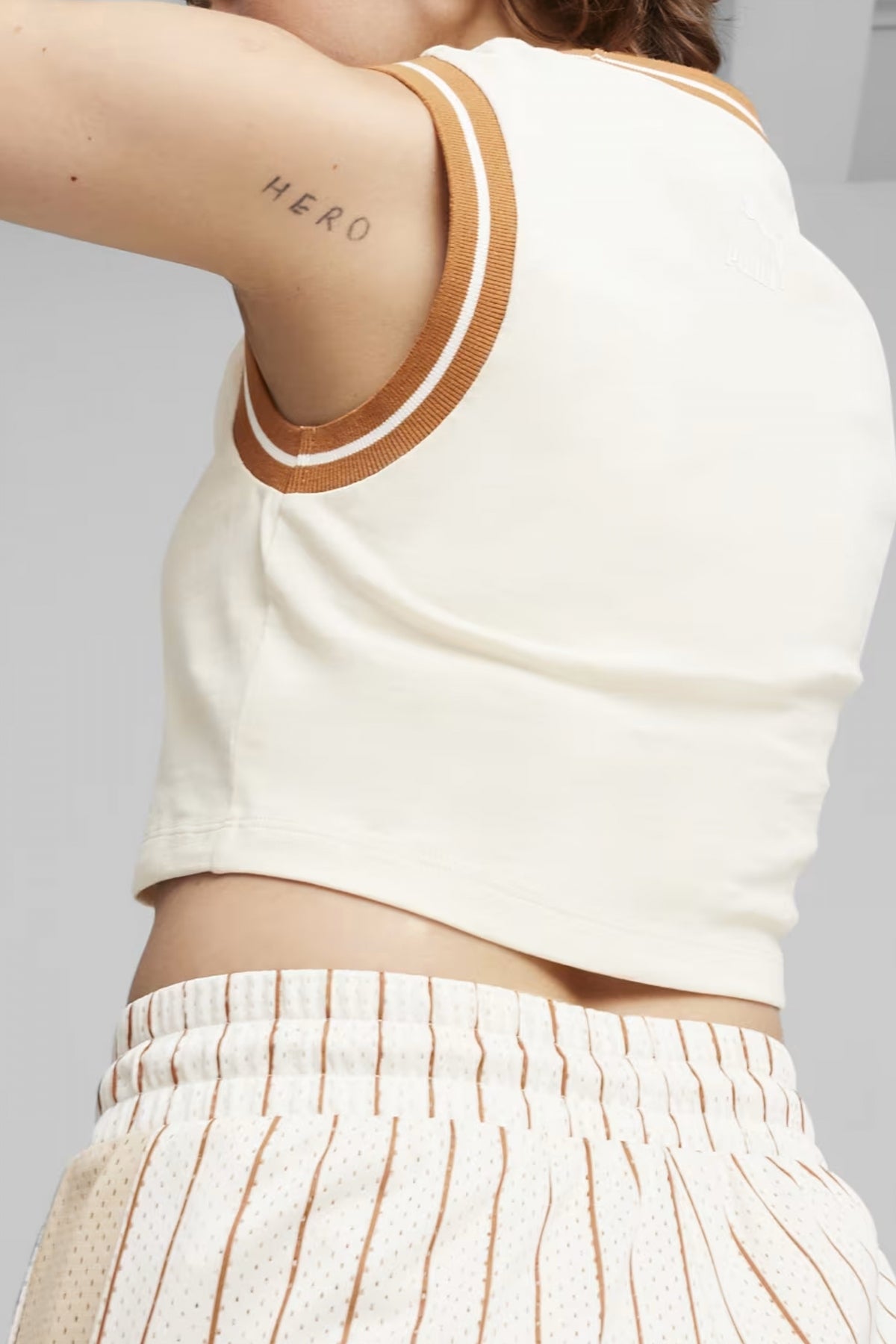 PUMA GRAPHIC CROPPED TEE en color BLANCO  (3)