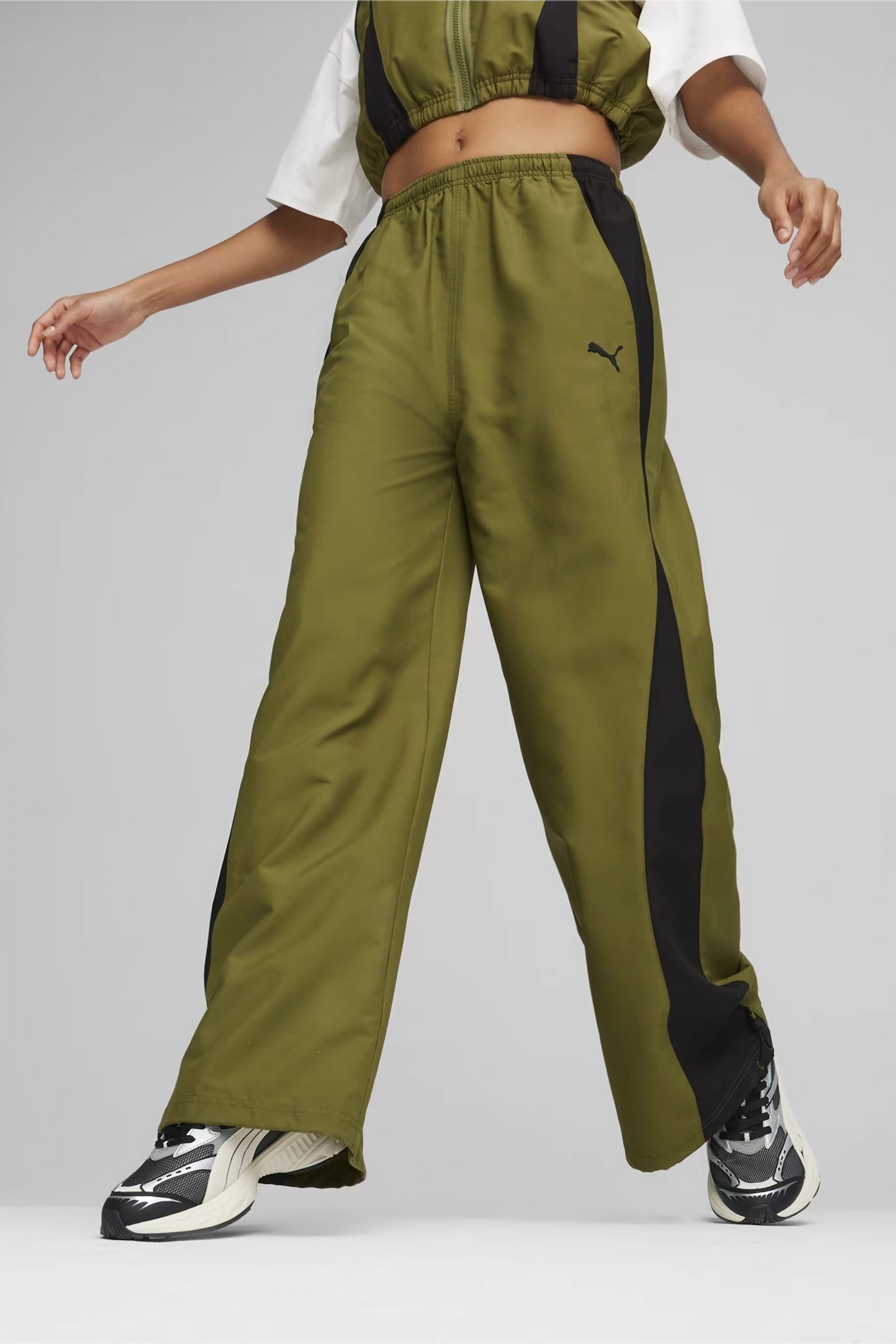 PUMA PARACHUTE PANTS WV en color VERDE  (1)