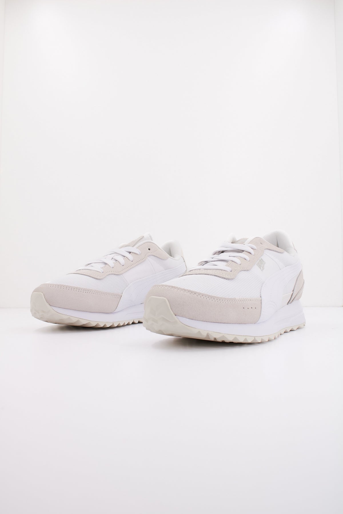 PUMA ROAD RIDER SD en color BLANCO  (2)