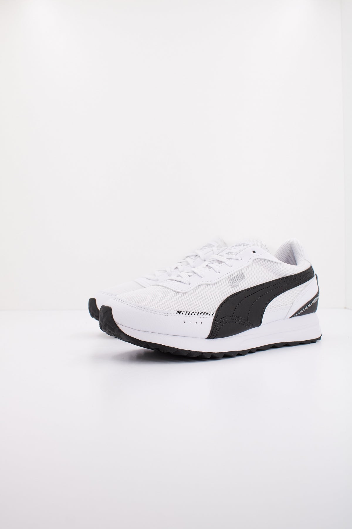 PUMA ROAD RIDER LTH en color BLANCO  (2)