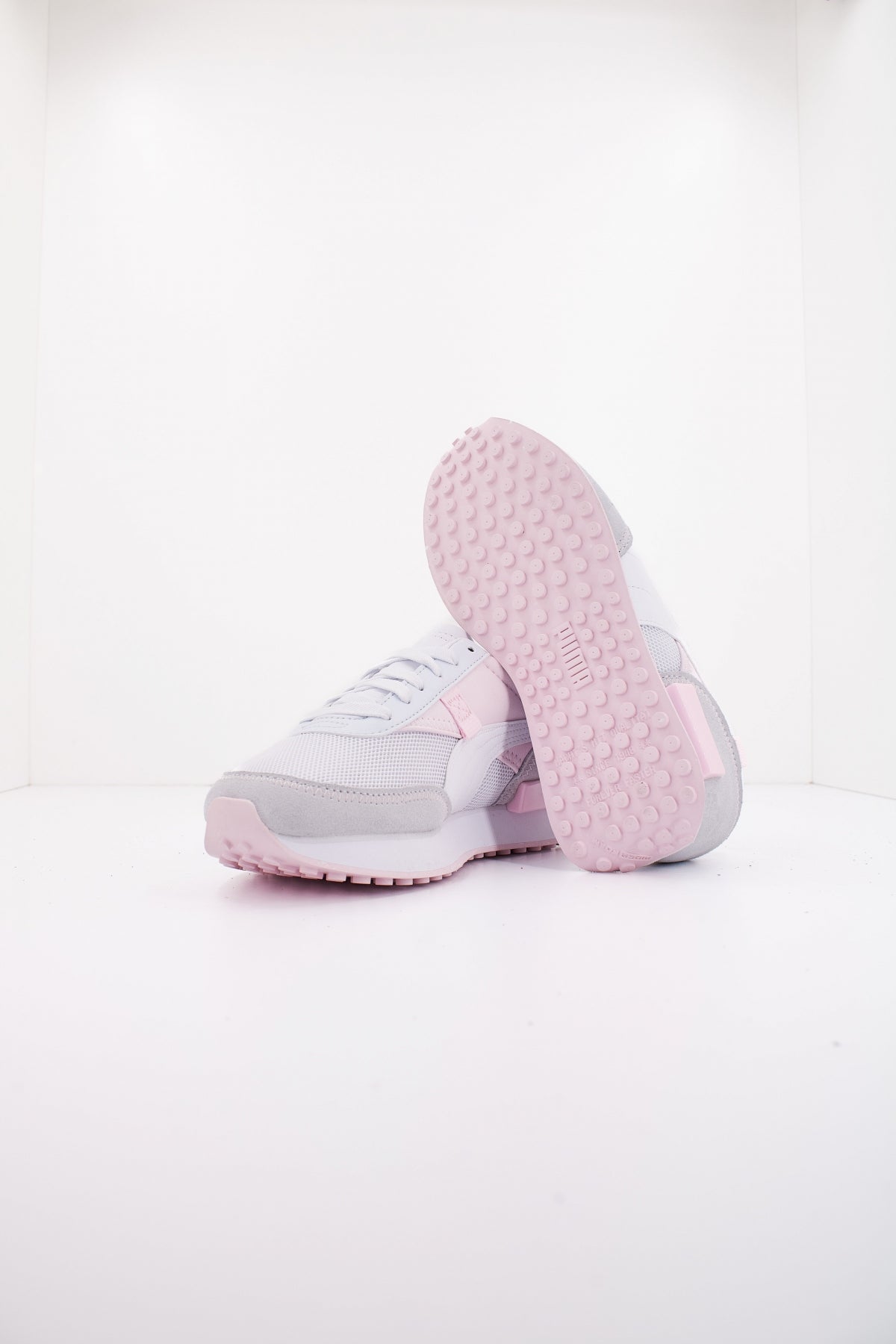 PUMA FUTURE RIDER QUEEN OF <S en color BLANCO  (4)