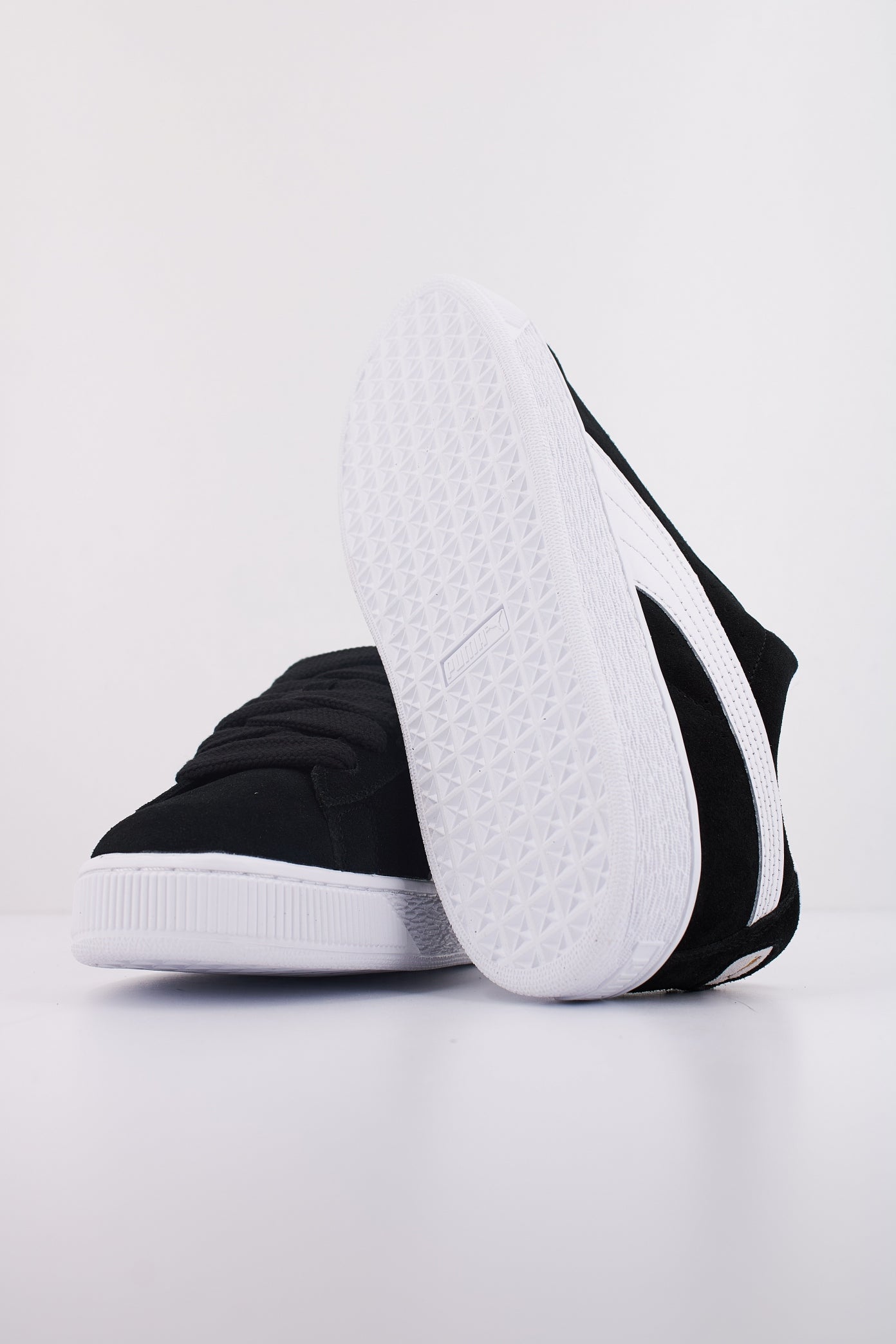 PUMA  SUEDE XL en color NEGRO  (5)