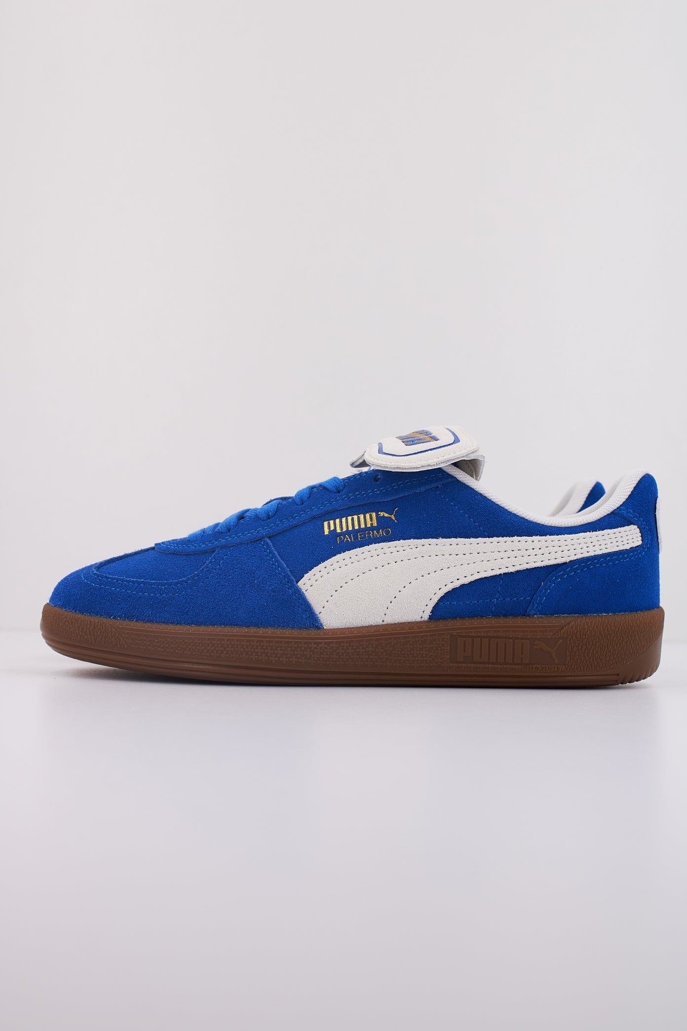 PUMA PREMIUM SUEDE en color AZUL  (1)