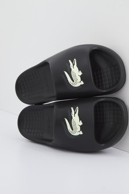 LACOSTE SERVE SLIDE .   CFA en color NEGRO  (1)