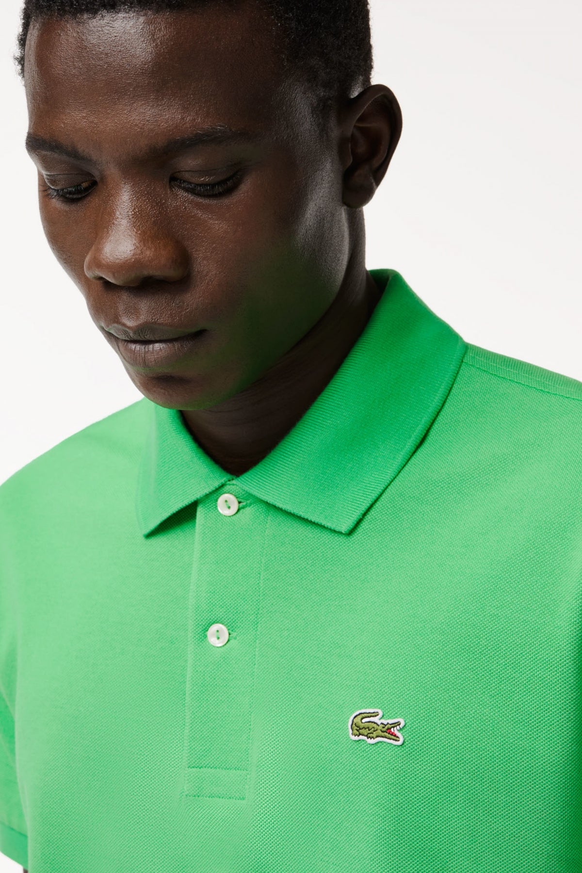 LACOSTE L SHORT SLEEVED RIBBED COLLAR S en color VERDE  (4)