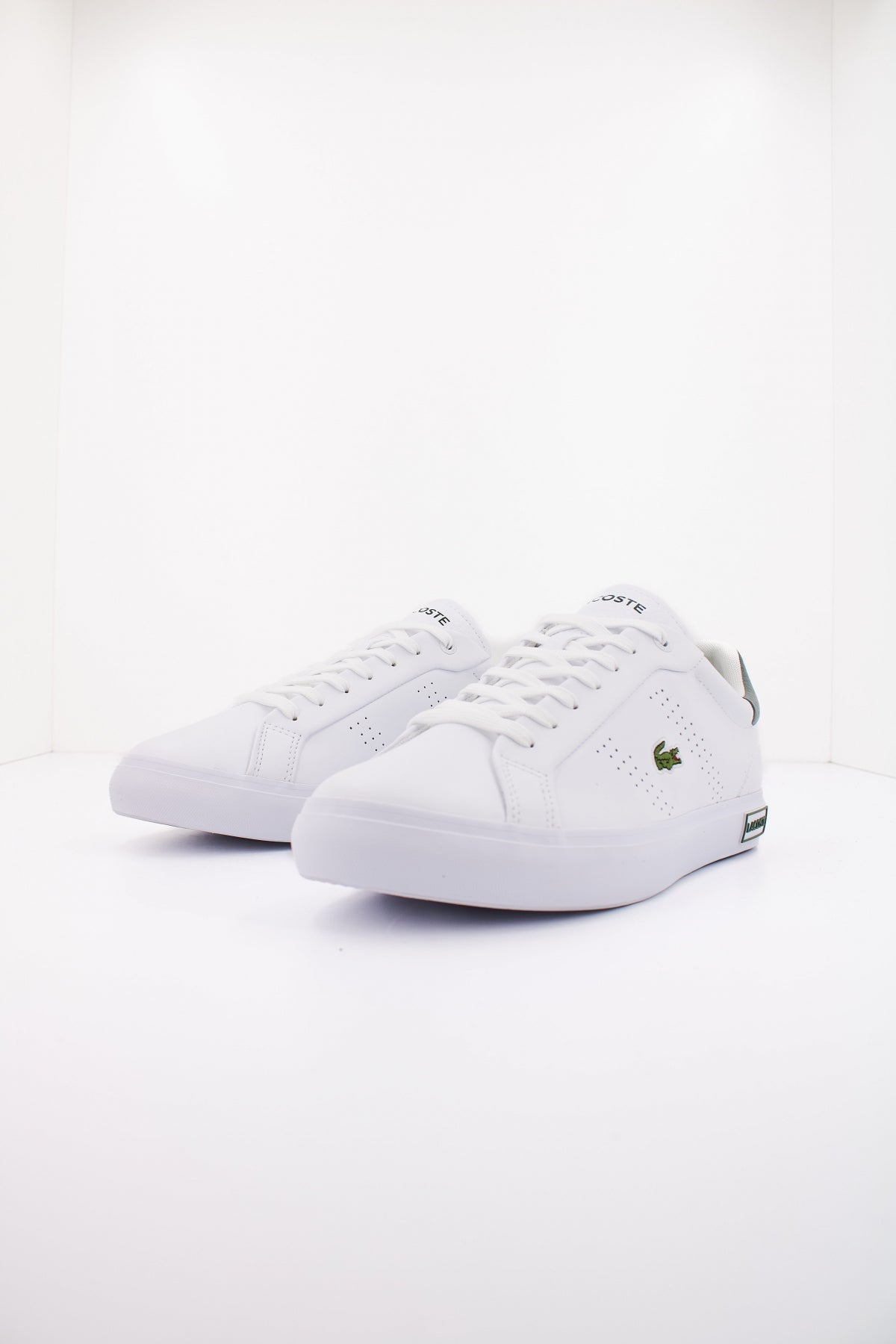 LACOSTE POWERCOURT . LEATHER en color BLANCO  (2)