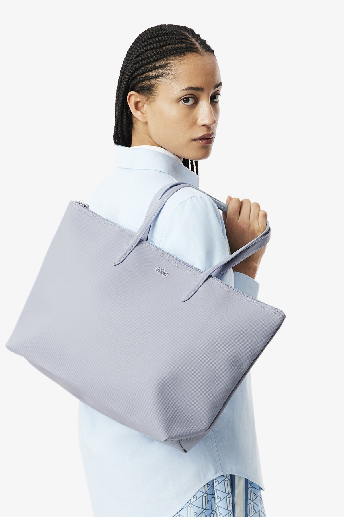 LACOSTE  LARGE COATED CANVAS TOTE en color AZUL  (3)