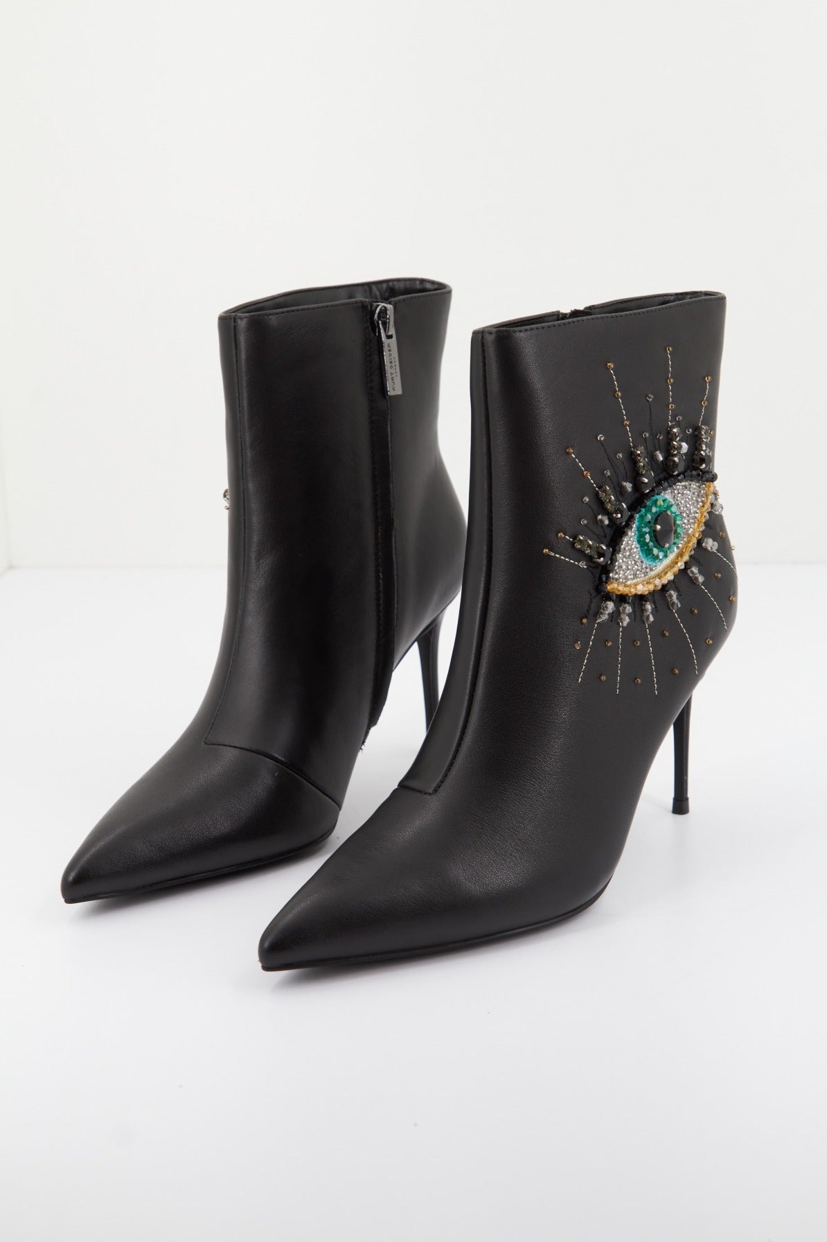 KURT GEIGER LONDON BELGRAVIA EYE ANKLE BOOT en color NEGRO  (3)