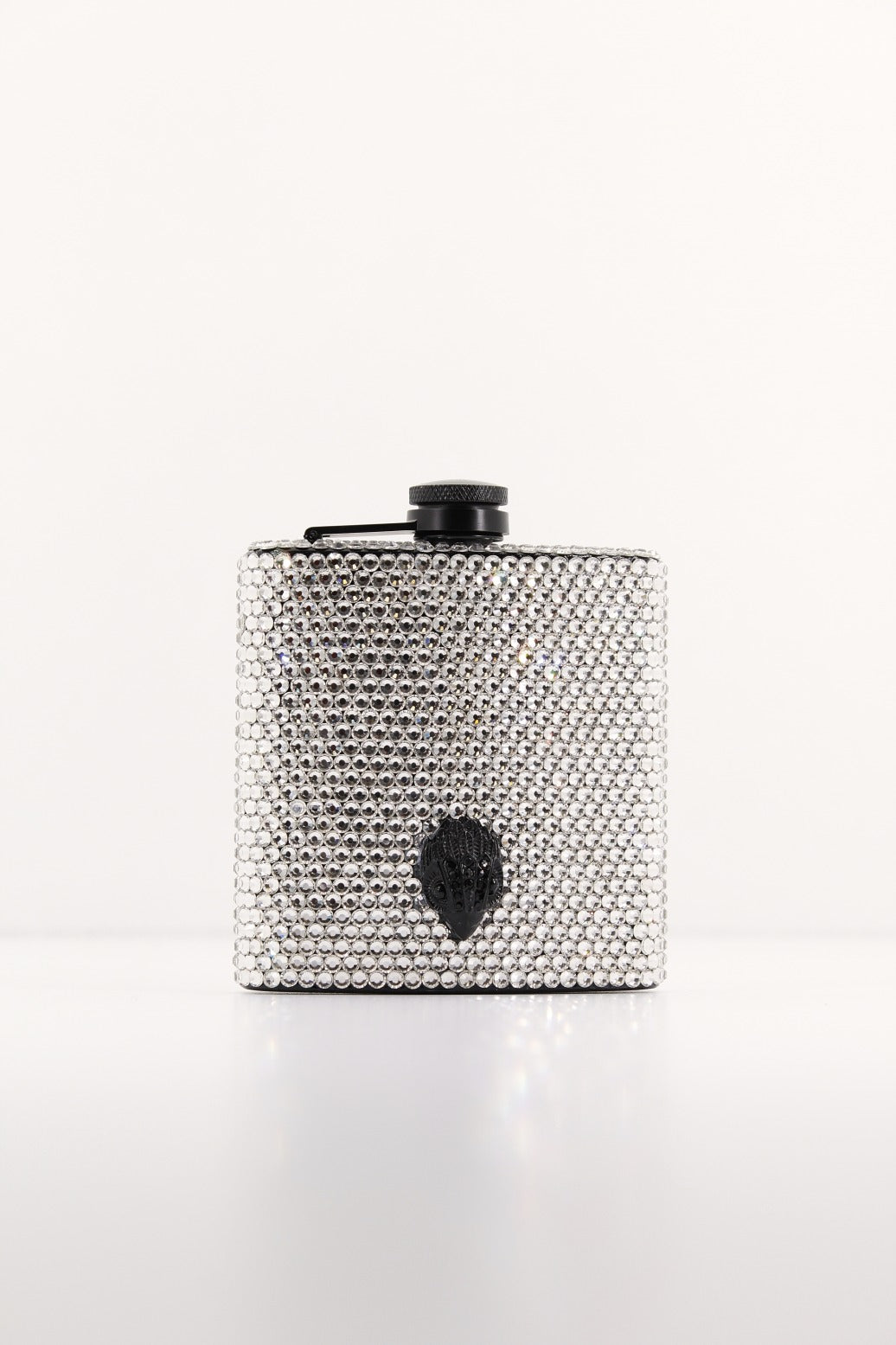 KURT GEIGER LONDON CRYSTAL FLASK en color PLATA  (2)