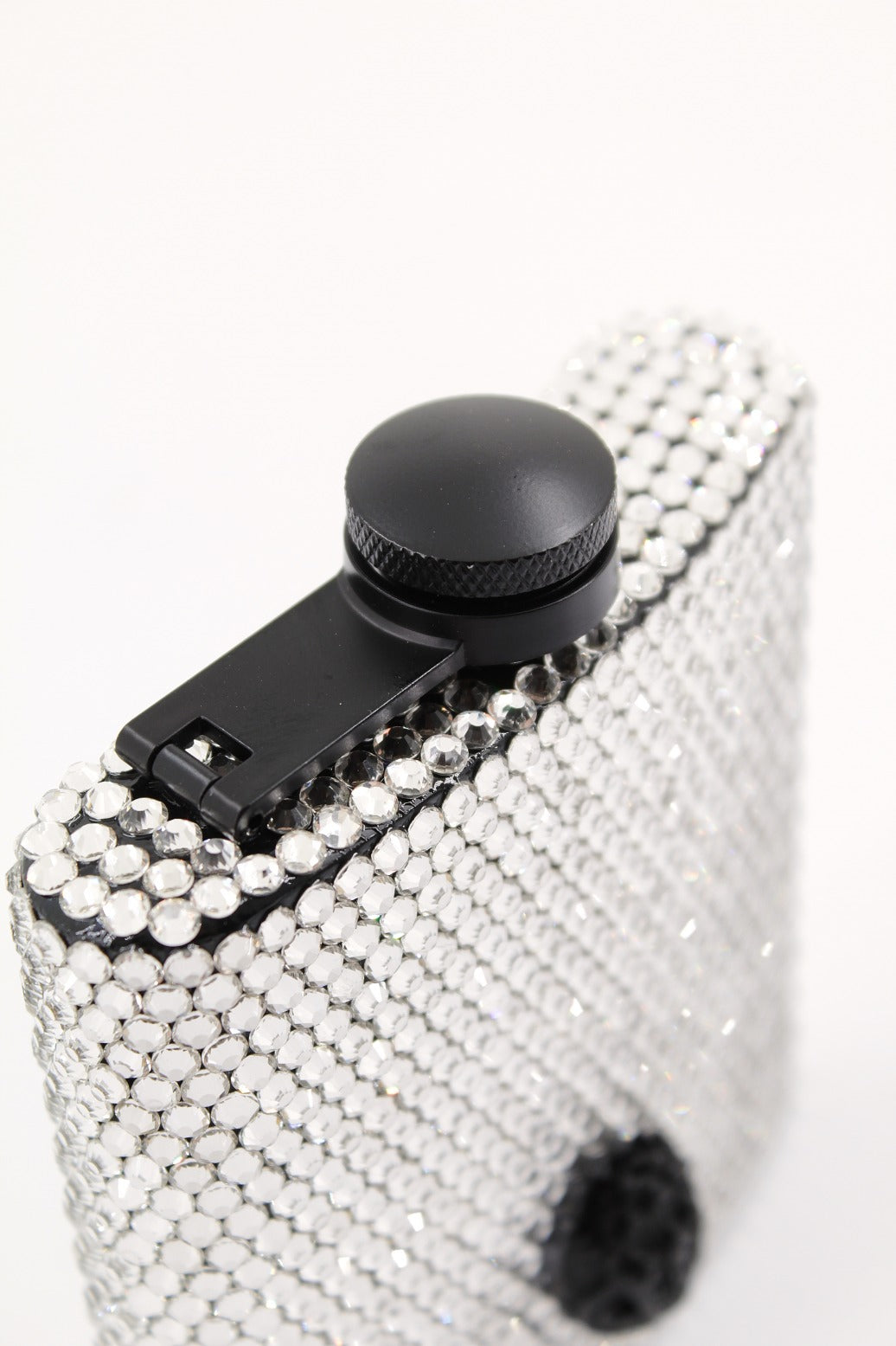 KURT GEIGER LONDON CRYSTAL FLASK en color PLATA  (3)