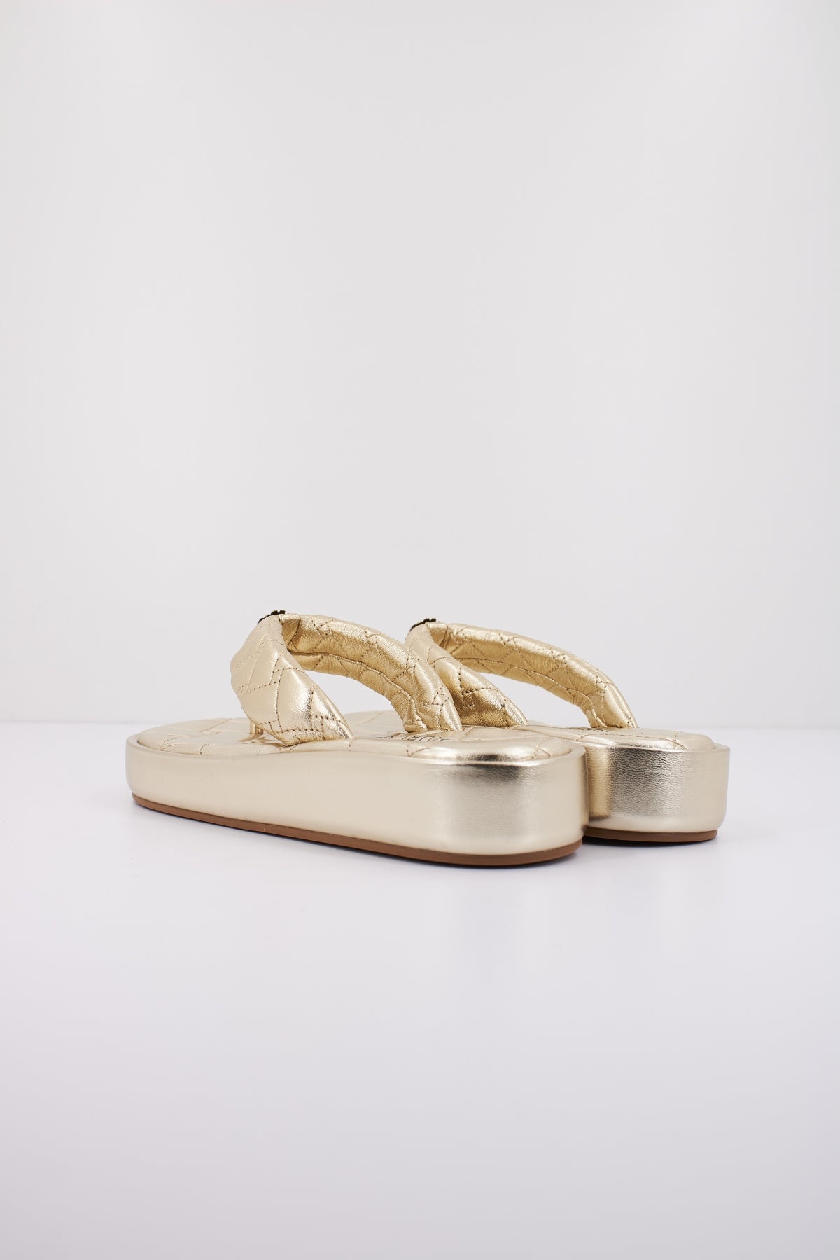 KURT GEIGER LONDON KENSINGTON PUFF FLIP FLOP en color ORO  (3)