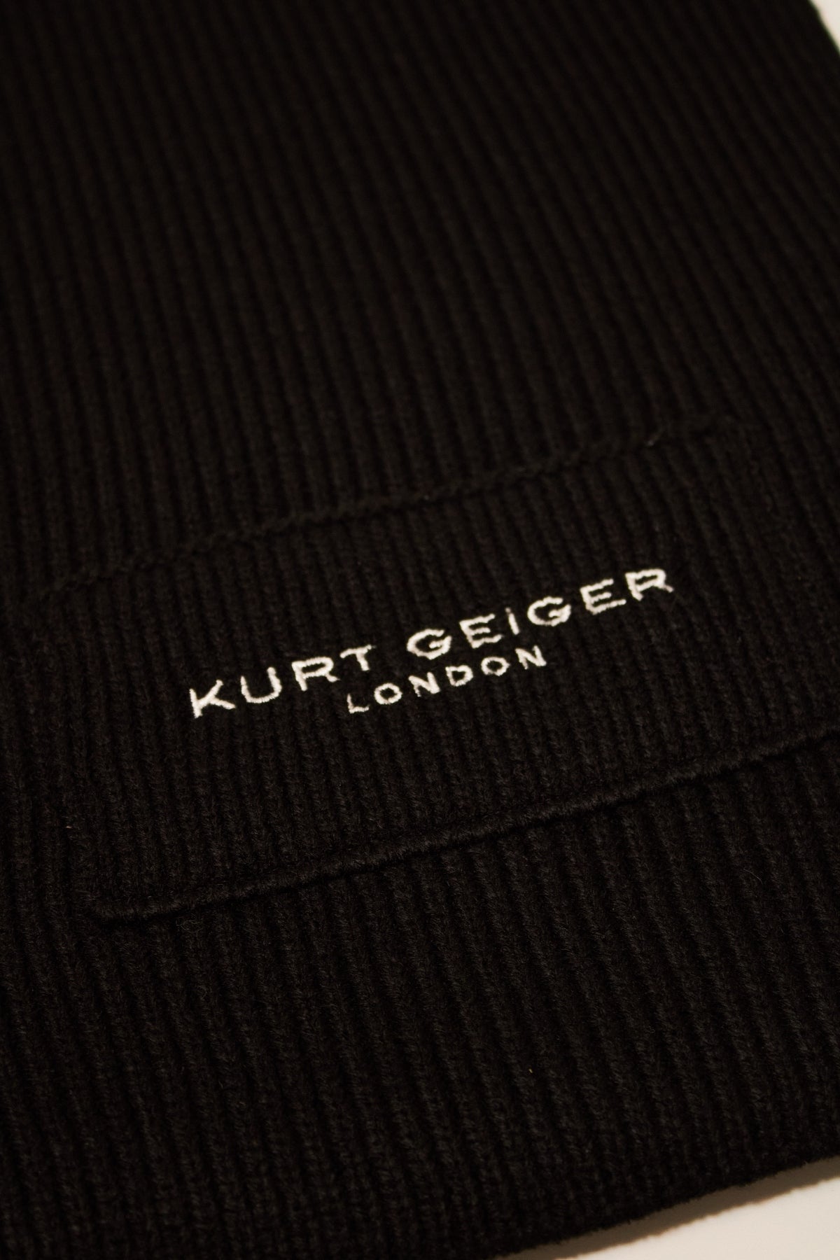 KURT GEIGER LONDON KGL KNITTED SCARF en color NEGRO  (4)