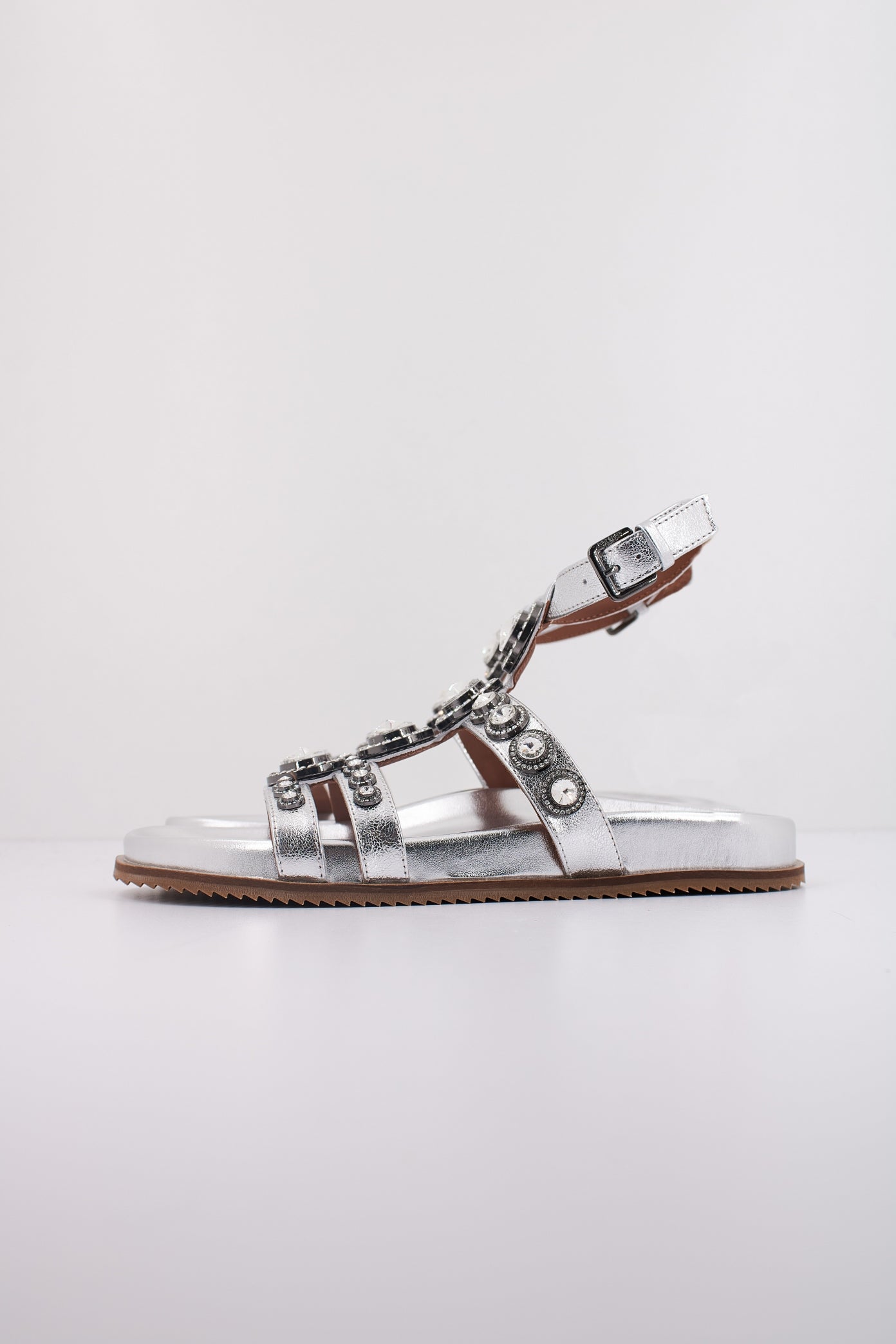 KURT GEIGER LONDON OCTAVIA FLEXI GLADIATOR en color PLATA  (1)