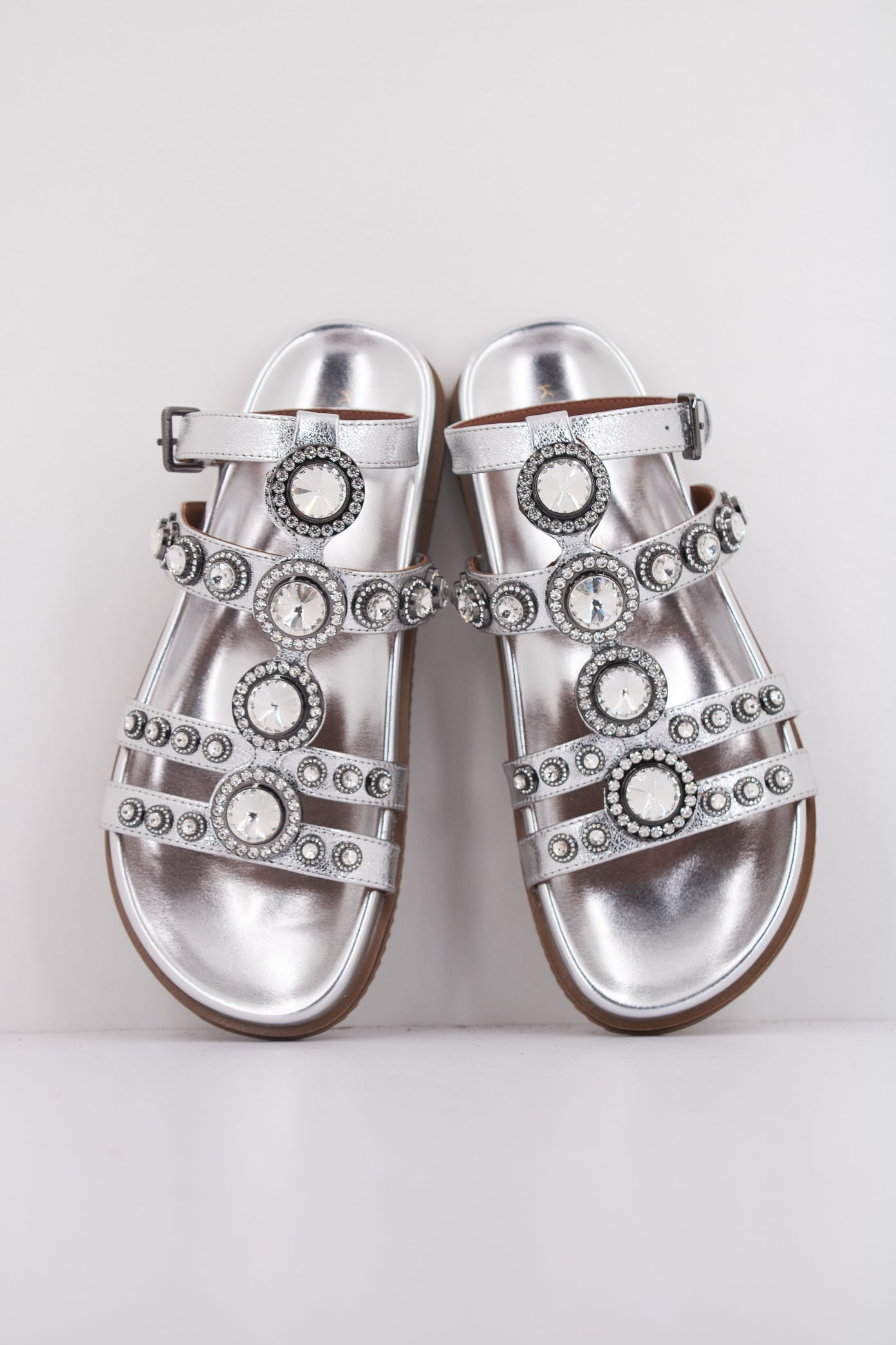 KURT GEIGER LONDON OCTAVIA FLEXI GLADIATOR en color PLATA  (3)