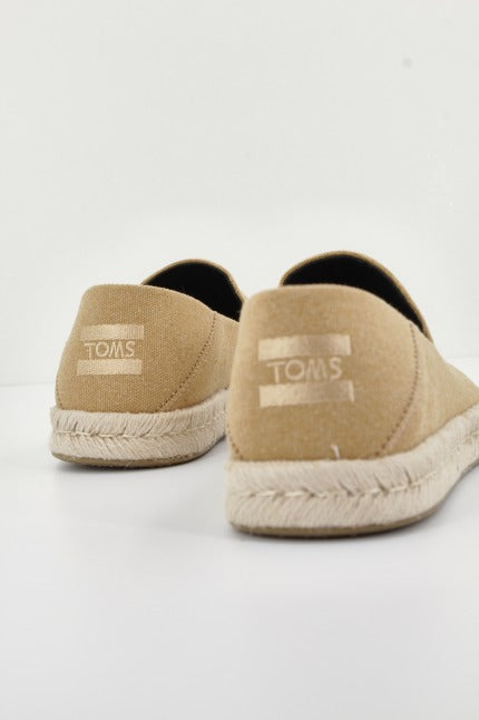 TOMS SANTIAGO en color MARRON CLARO  (3)