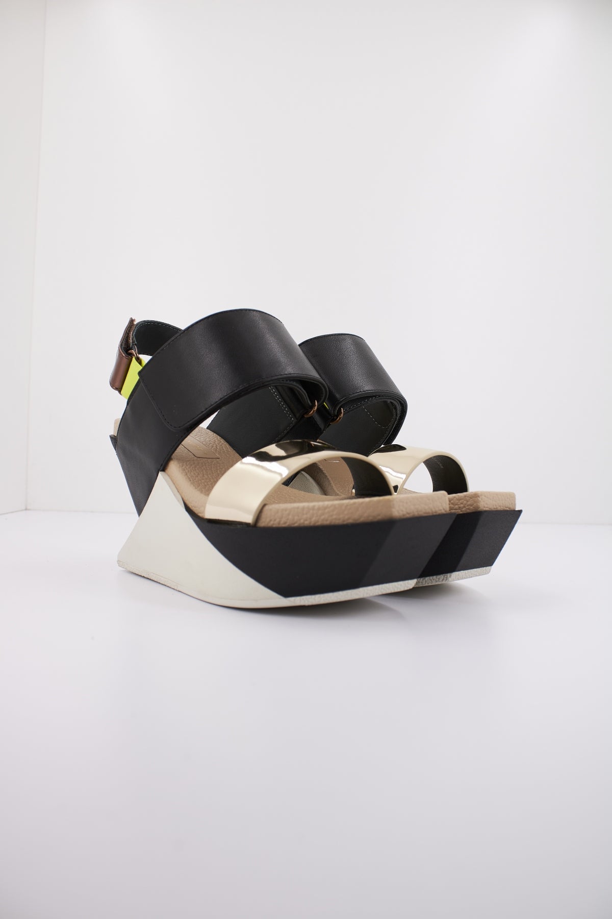 UNITED NUDE DELTA WEDGE SANDAL en color BRONCE  (2)