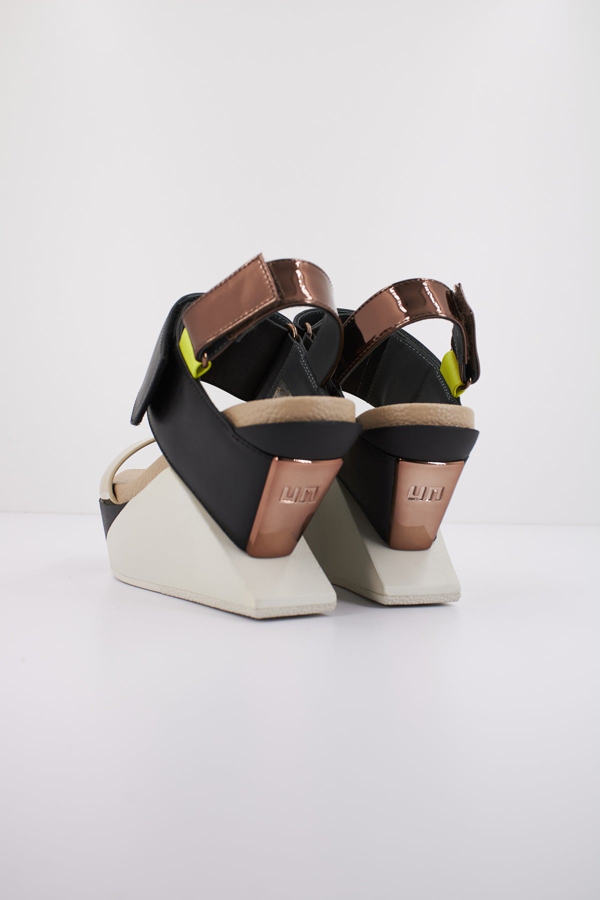 UNITED NUDE DELTA WEDGE SANDAL en color BRONCE  (3)