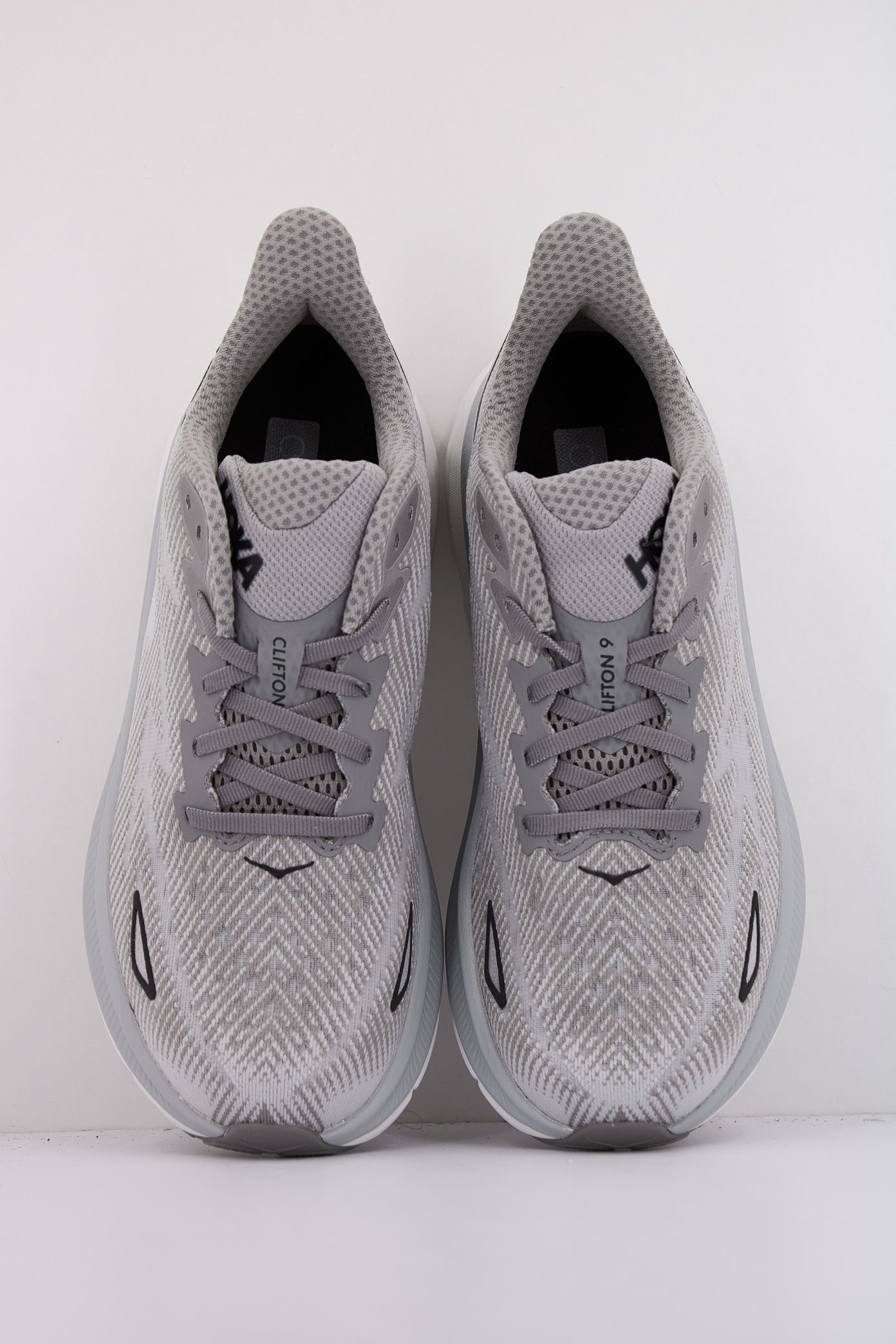 HOKA CLIFTON  en color GRIS  (3)