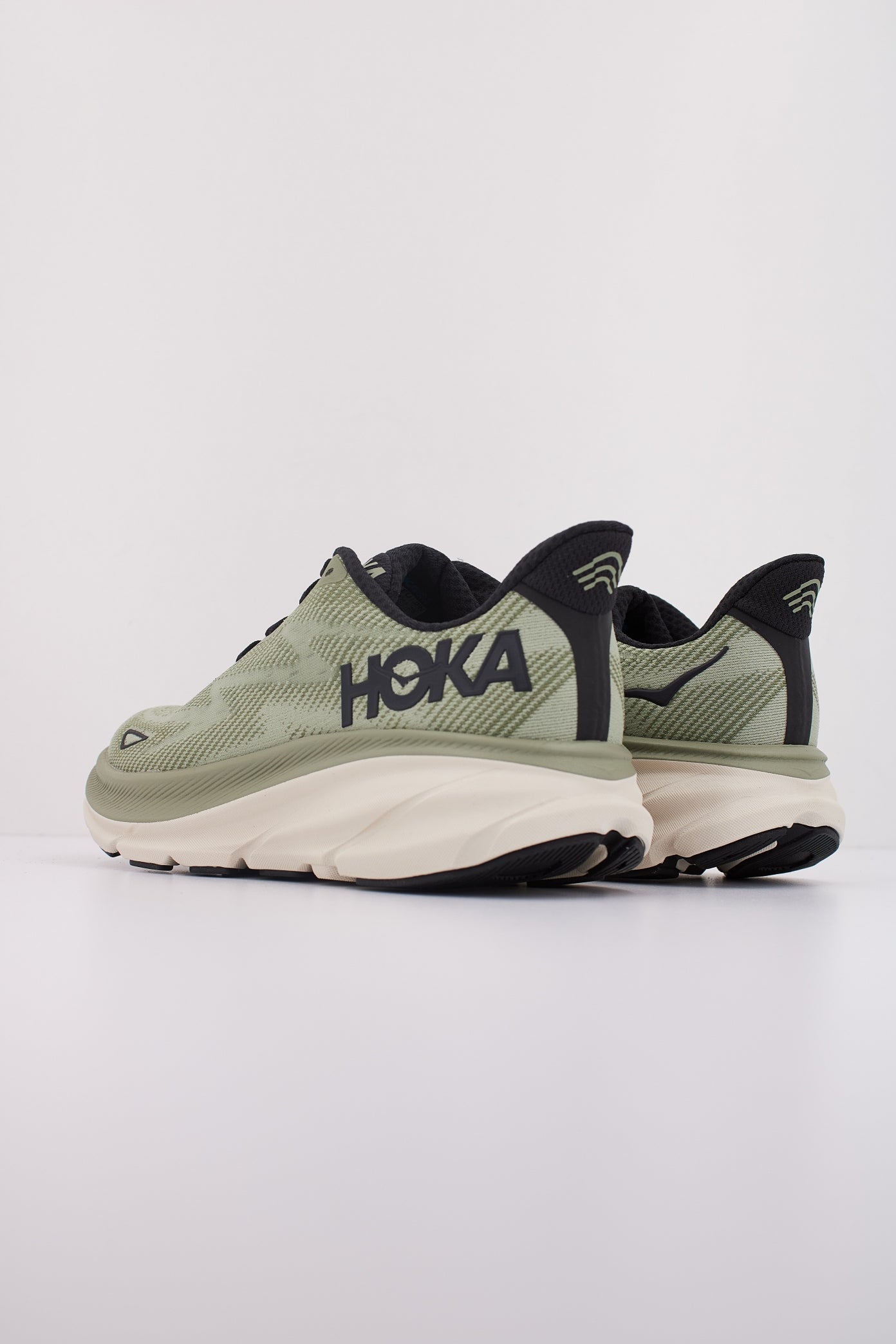 HOKA CLIFTON  en color VERDE  (4)