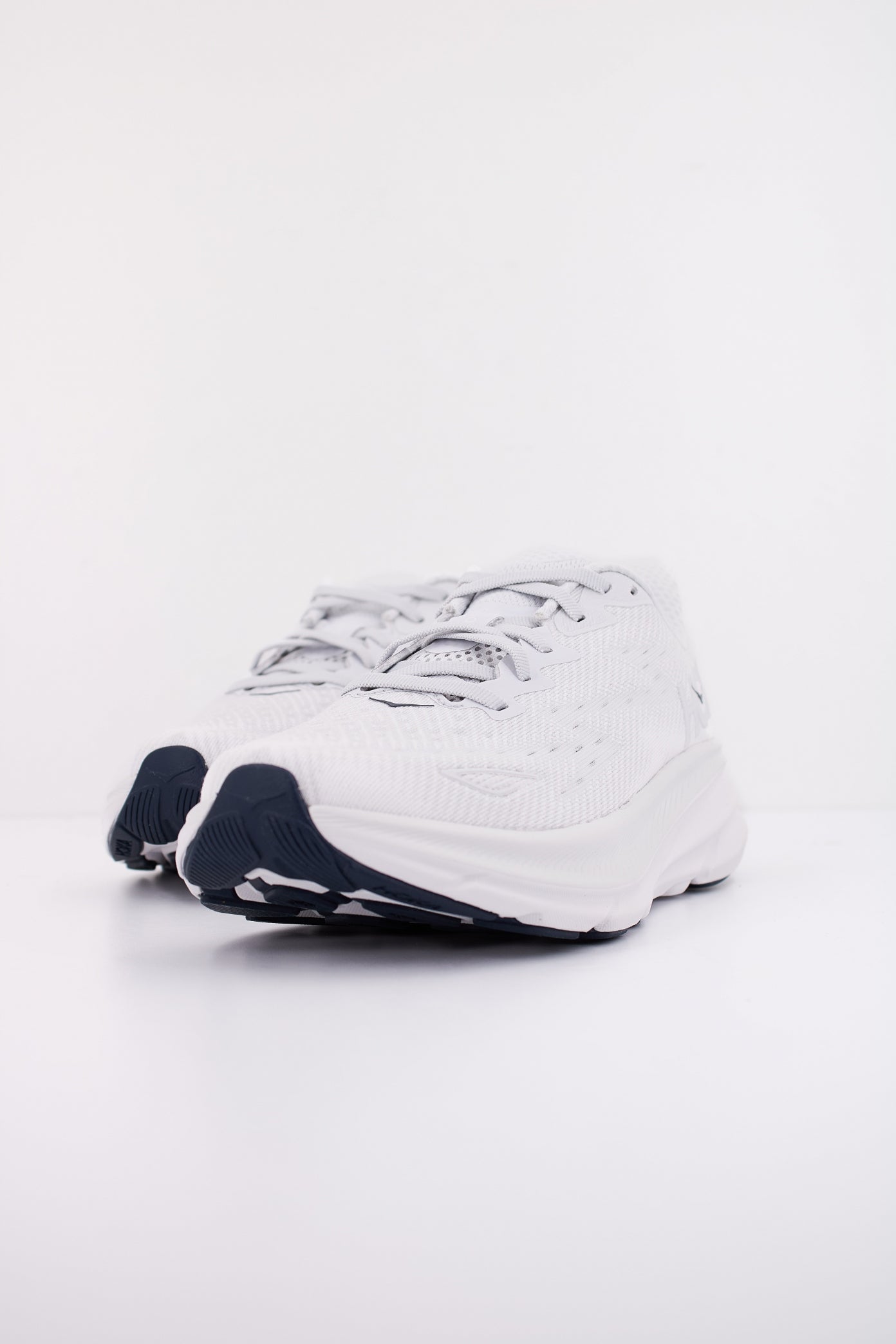 HOKA CLIFTON  en color BLANCO  (2)