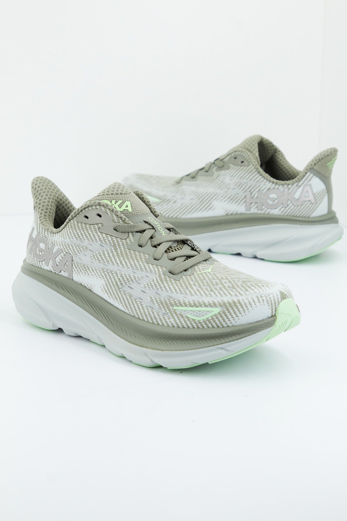 HOKA W CLIFTON  en color VERDE  (1)