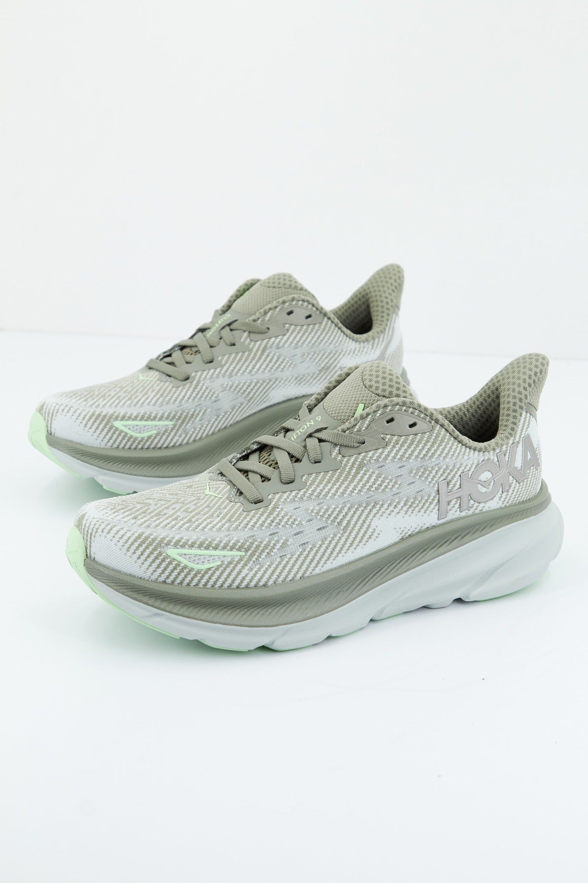 HOKA W CLIFTON  en color VERDE  (2)