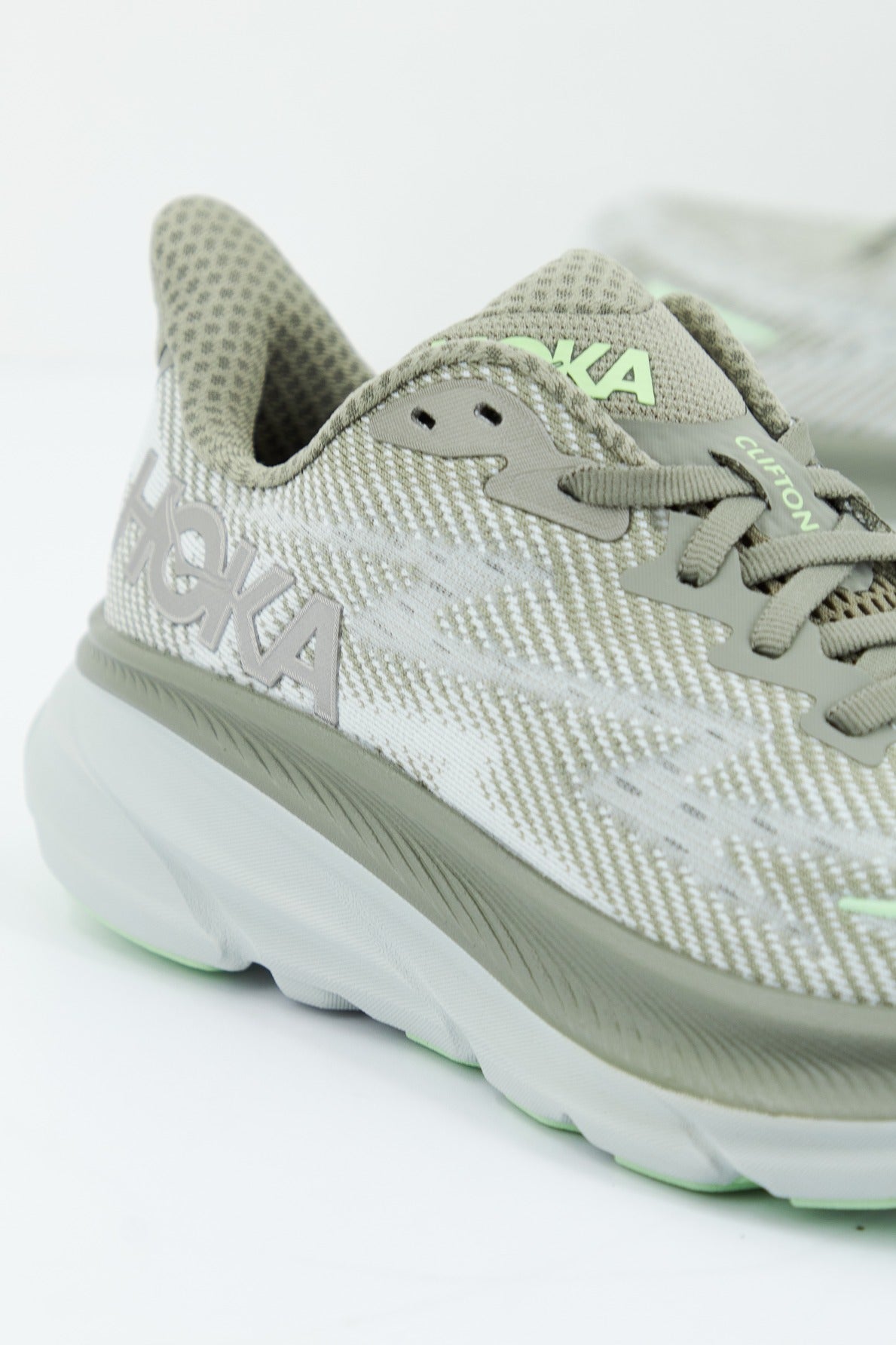 HOKA W CLIFTON  en color VERDE  (4)