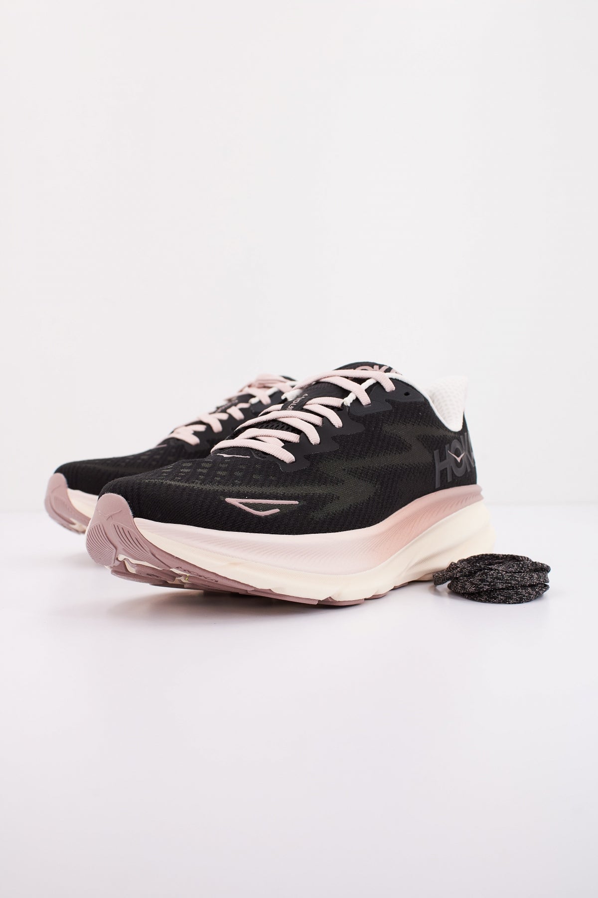 HOKA CLIFTON  en color NEGRO  (2)