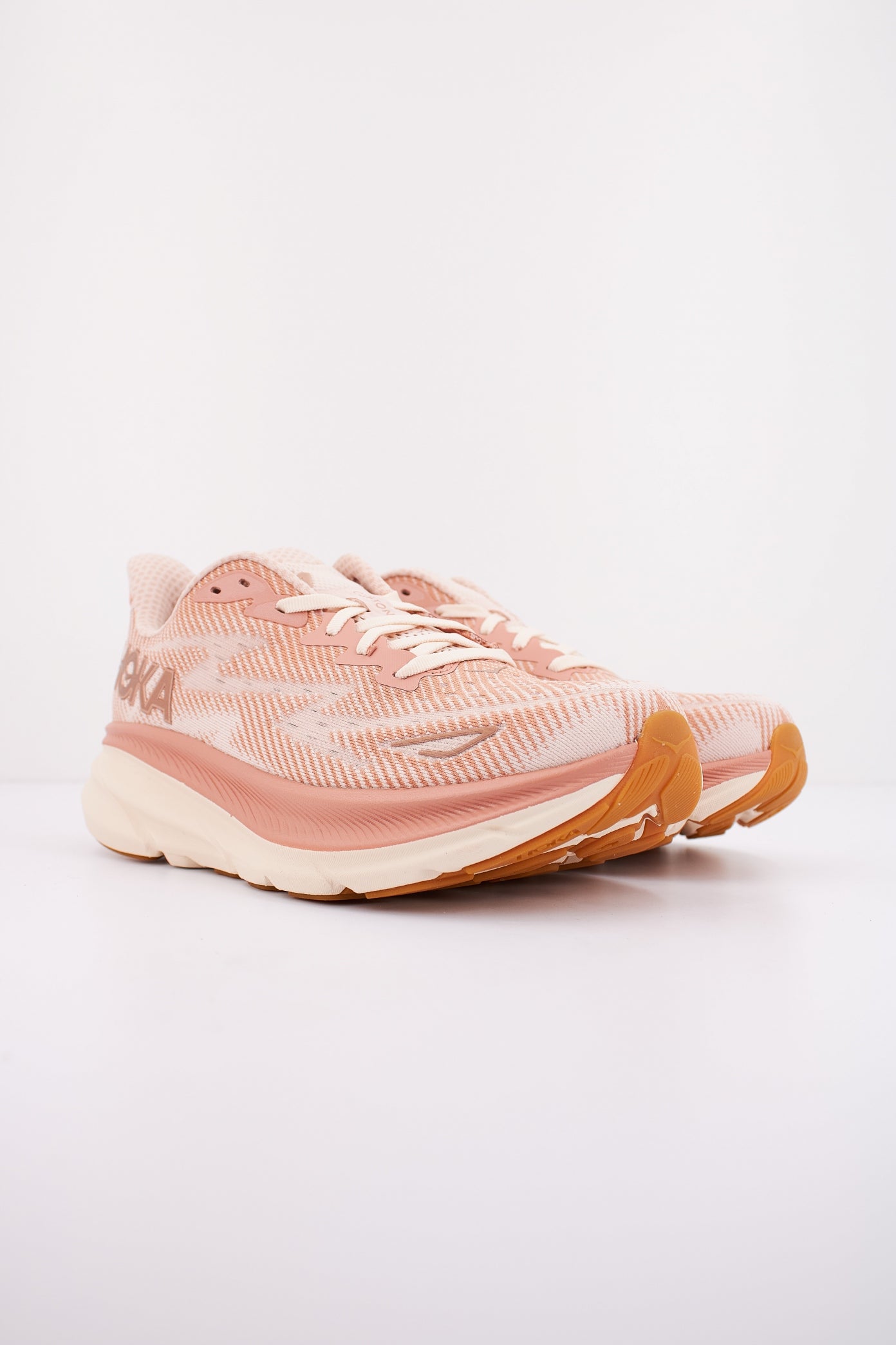 HOKA CLIFTON  en color ROSA  (2)