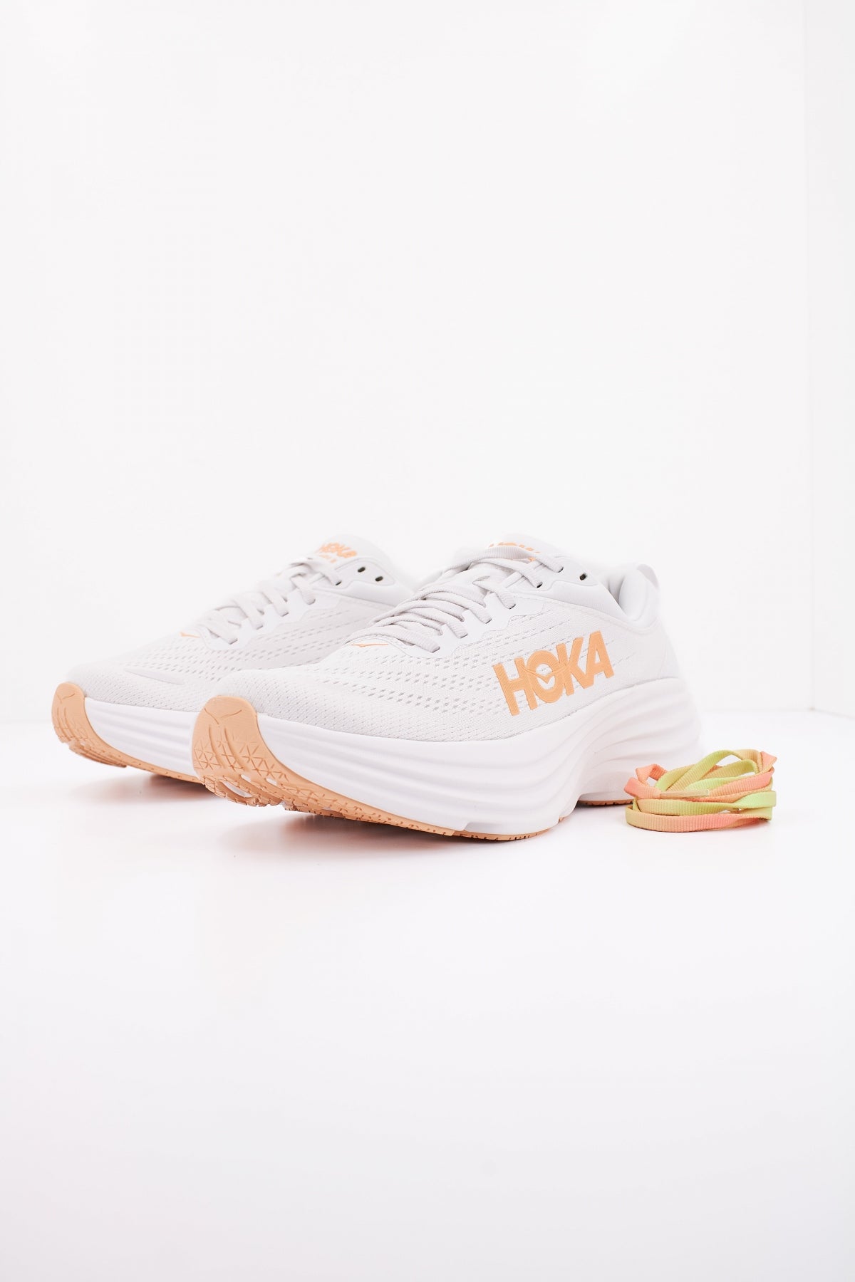 HOKA W BONDI  en color BLANCO  (2)