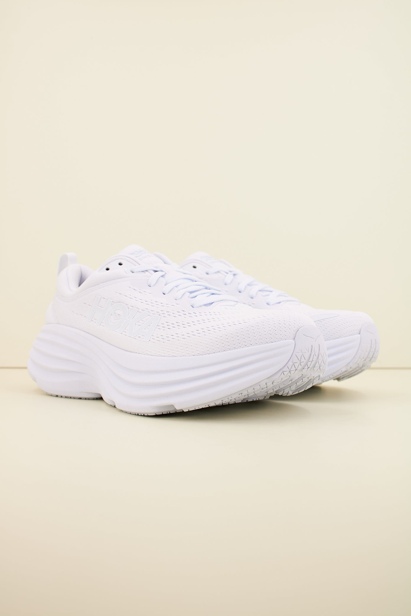 HOKA W BONDI  en color BLANCO  (2)