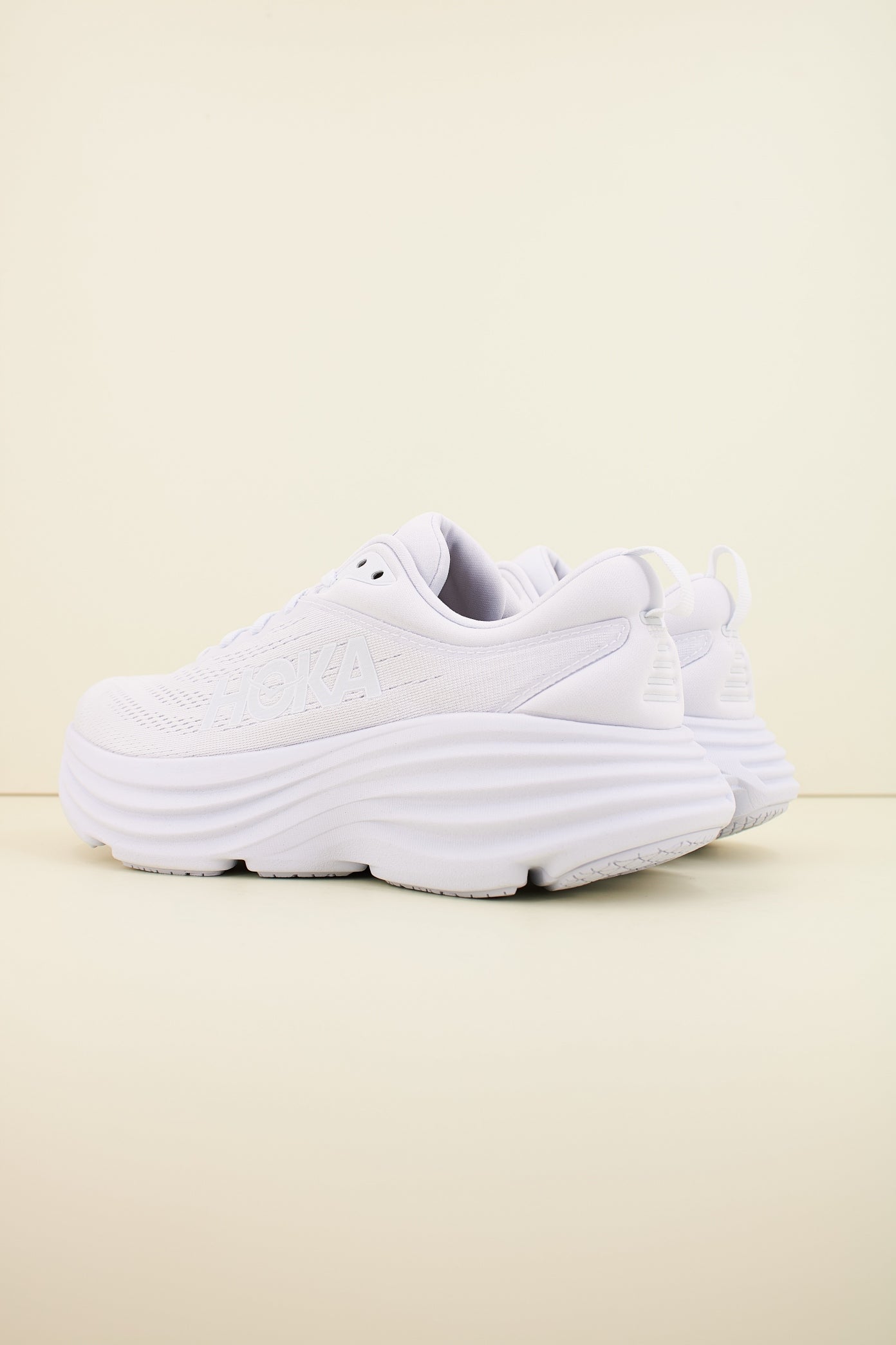 HOKA W BONDI  en color BLANCO  (3)