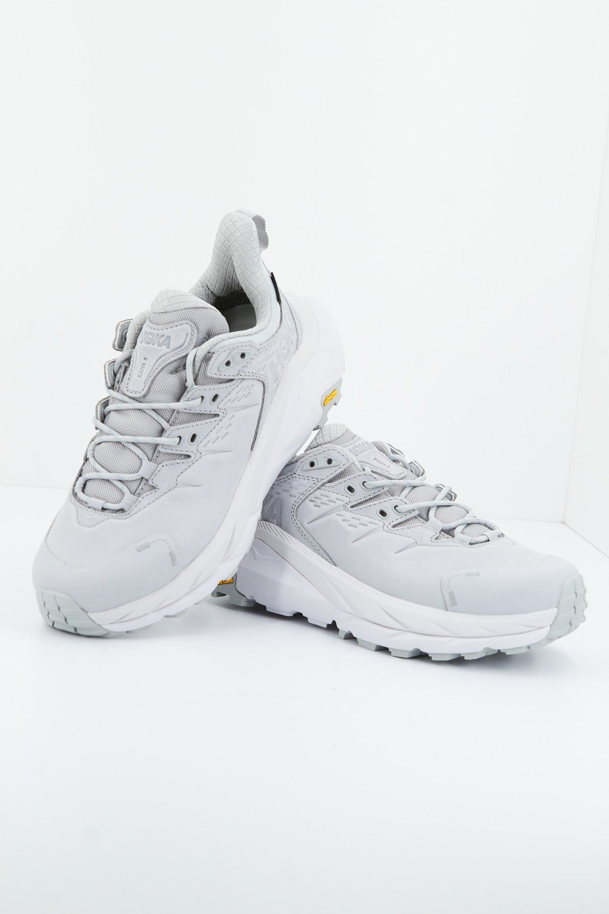 HOKA U KAHA  LOW GTX en color GRIS  (1)