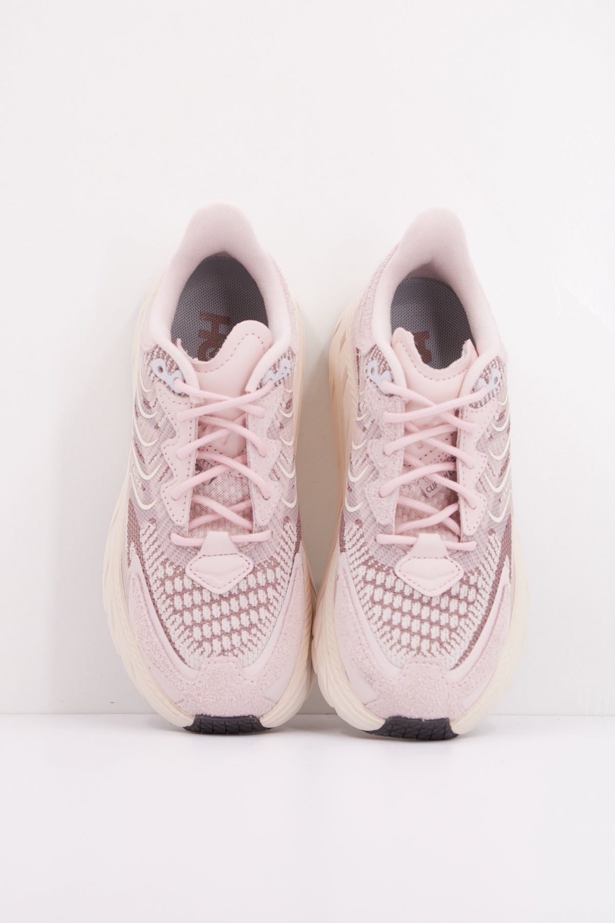 HOKA CLIFTON LS en color ROSA  (3)