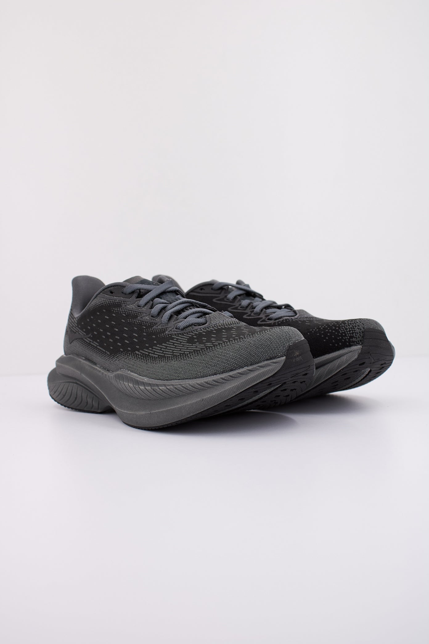 HOKA W MACH  LA en color GRIS  (2)