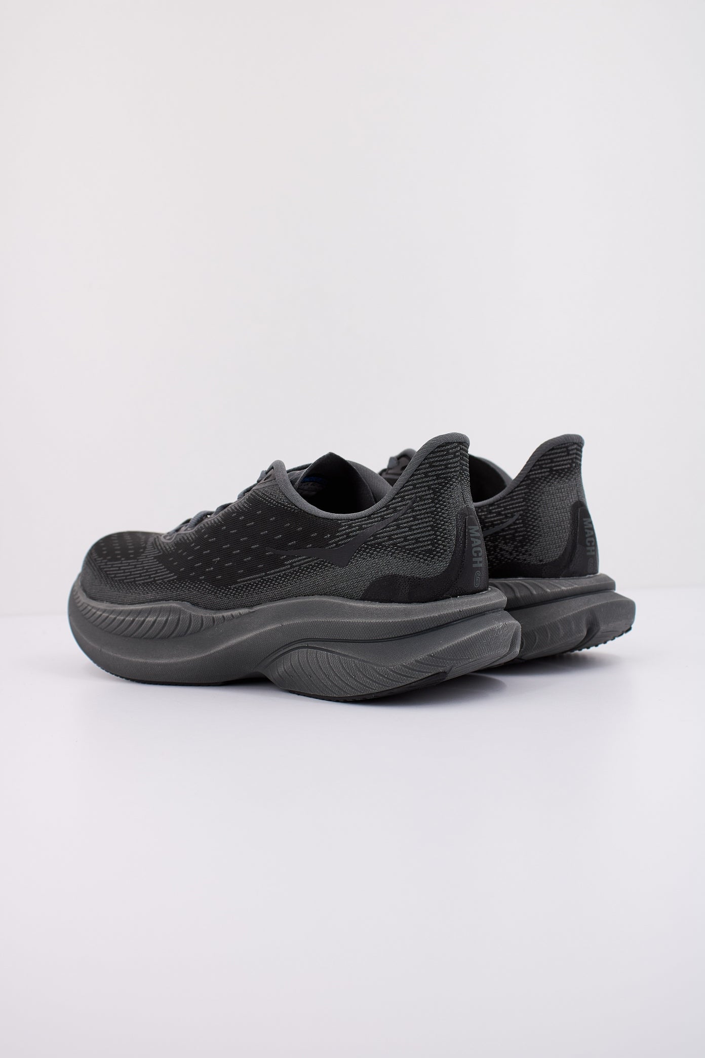 HOKA W MACH  LA en color GRIS  (4)