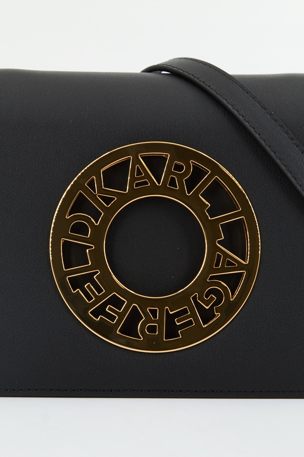 KARL LAGERFELD DISK CROSSBODY en color NEGRO  (4)