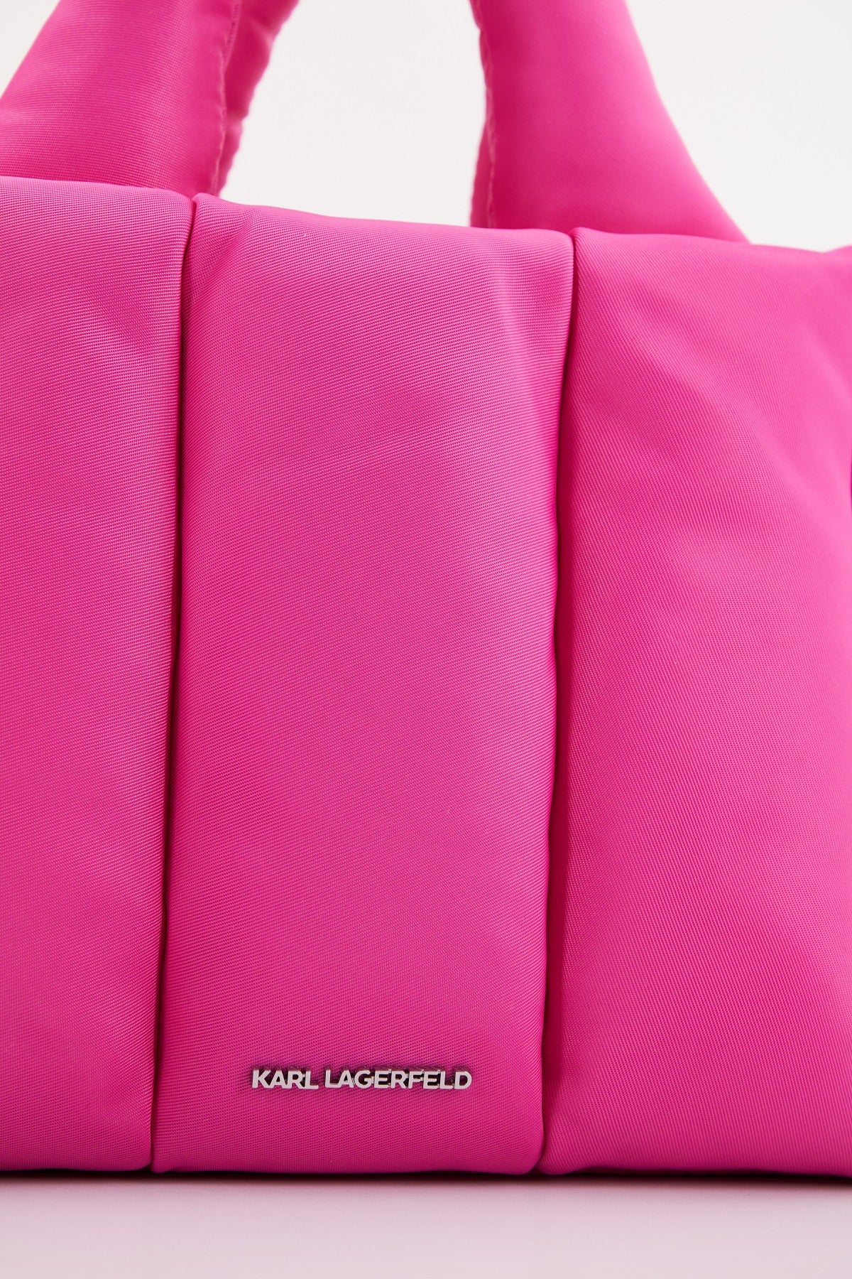 KARL LAGERFELD K/IKONIK . NYLON PUFF S en color ROSA  (4)