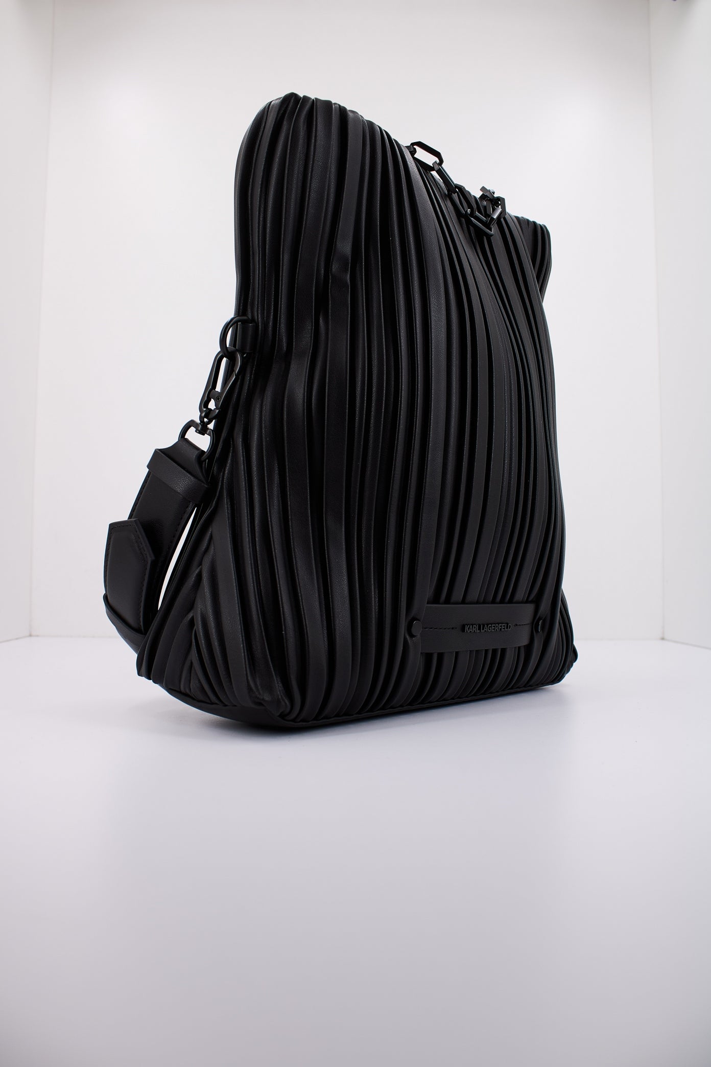 KARL LAGERFELD KUSIONS SM FOLDED TOTE en color NEGRO  (1)