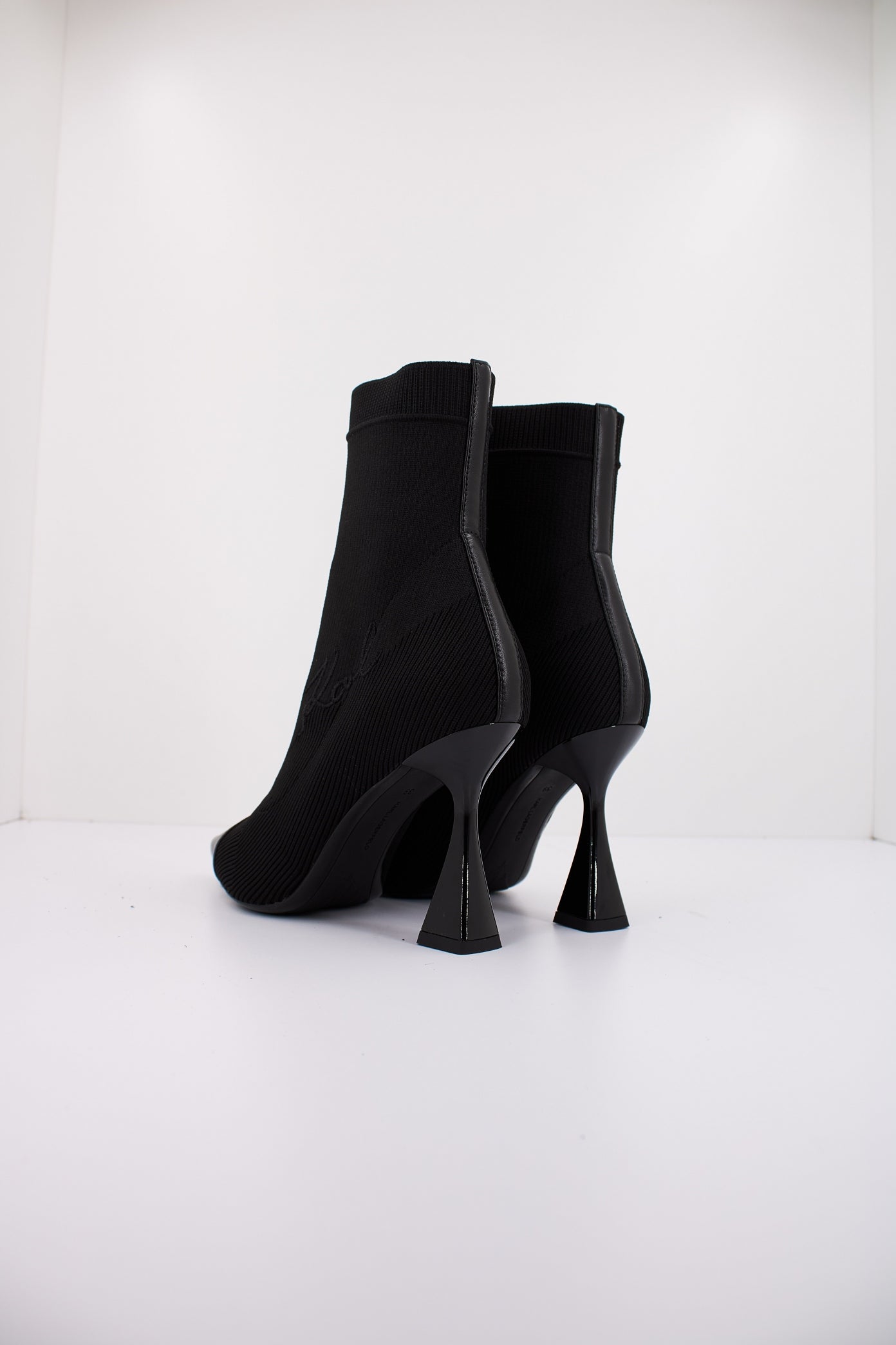 KARL LAGERFELD DEBUT II EMBRO KNIT ANKLE B en color NEGRO  (4)