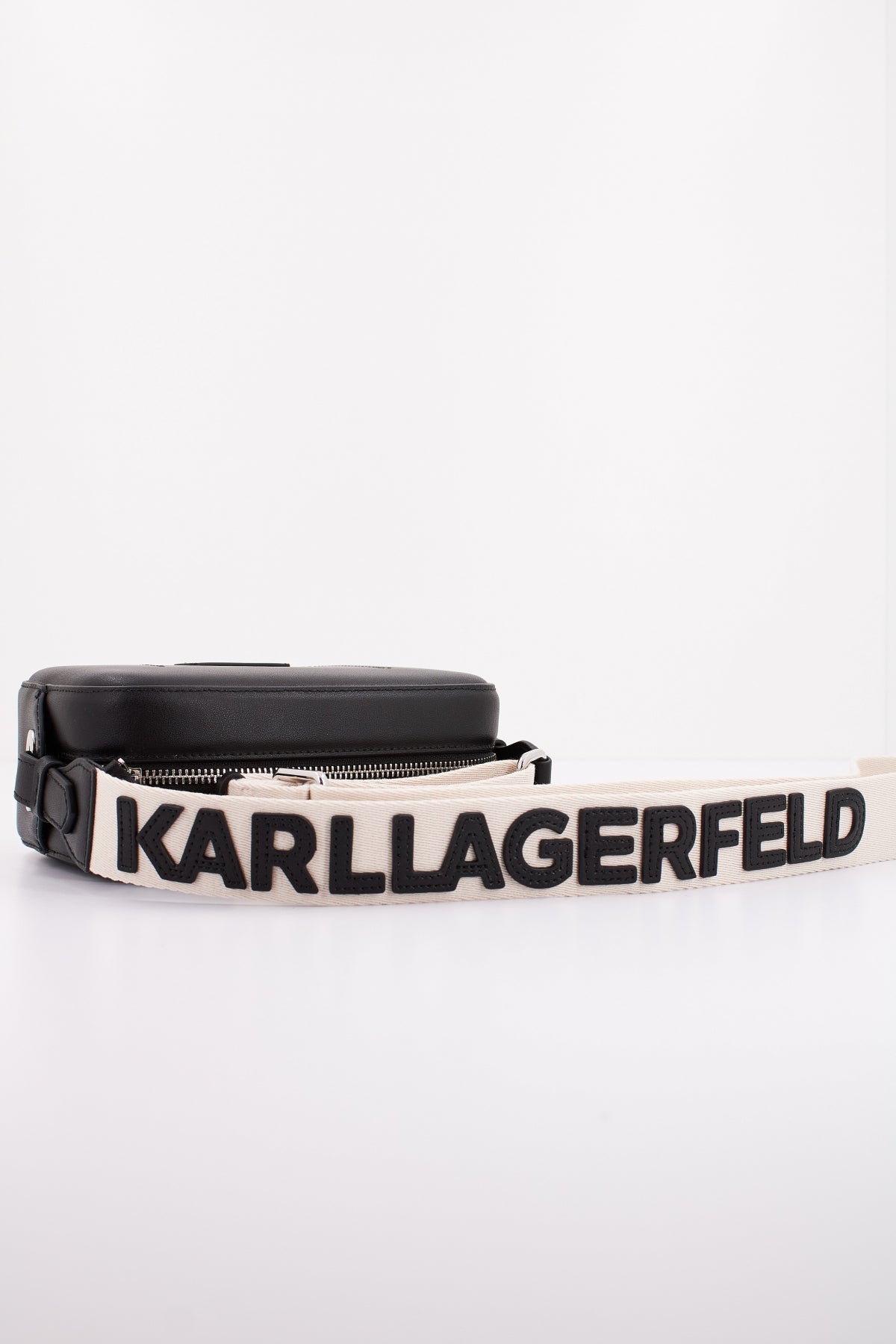 KARL LAGERFELD K/CIRCLE CAMERABAG PERFORA en color NEGRO  (4)