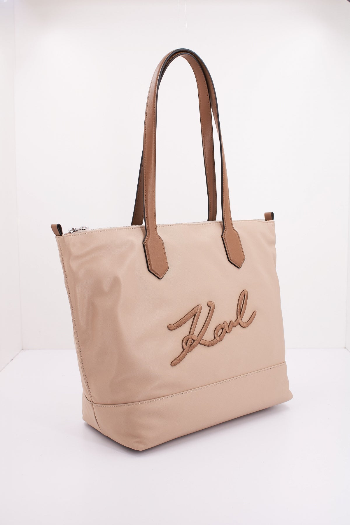 KARL LAGERFELD  K/SIGNATURE NYLON MD TOTE en color MARRON CLARO  (2)