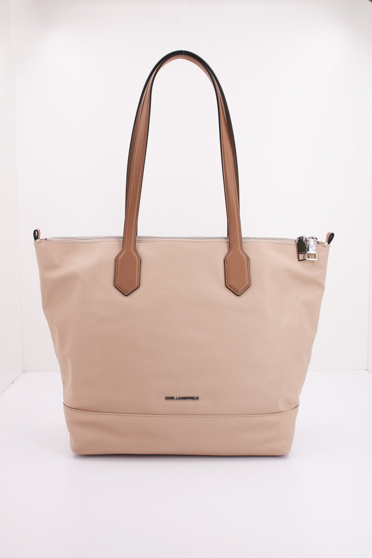 KARL LAGERFELD  K/SIGNATURE NYLON MD TOTE en color MARRON CLARO  (3)