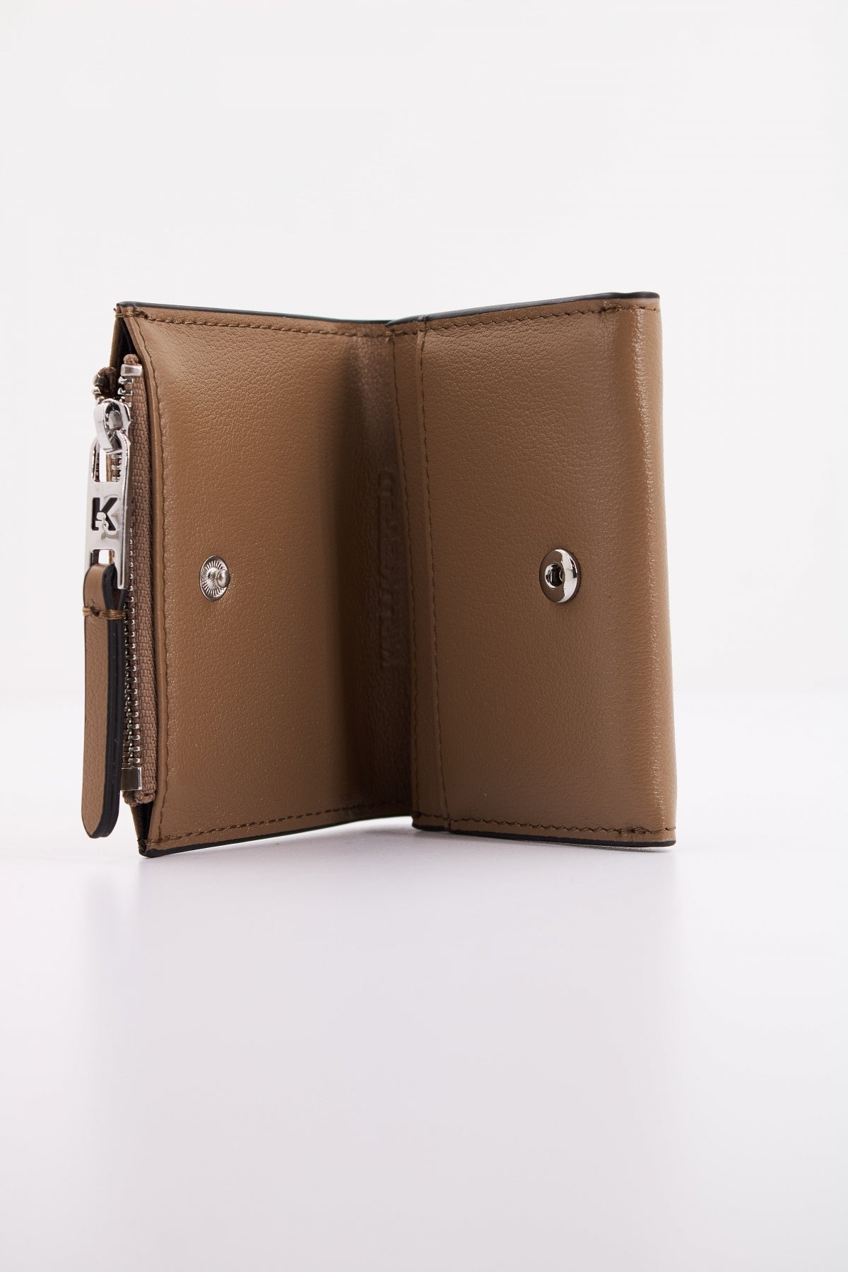 KARL LAGERFELD K/SIGNATURE . TRIFOLD ZI en color MARRON  (4)