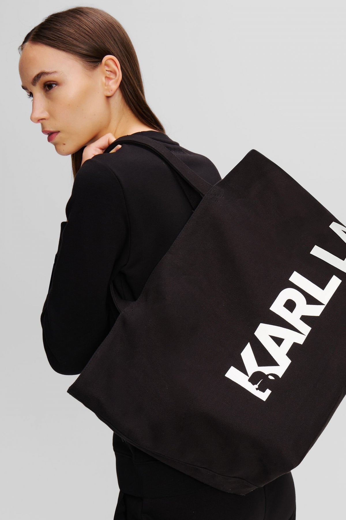 KARL LAGERFELD K/ESSENTIAL  en color NEGRO  (4)