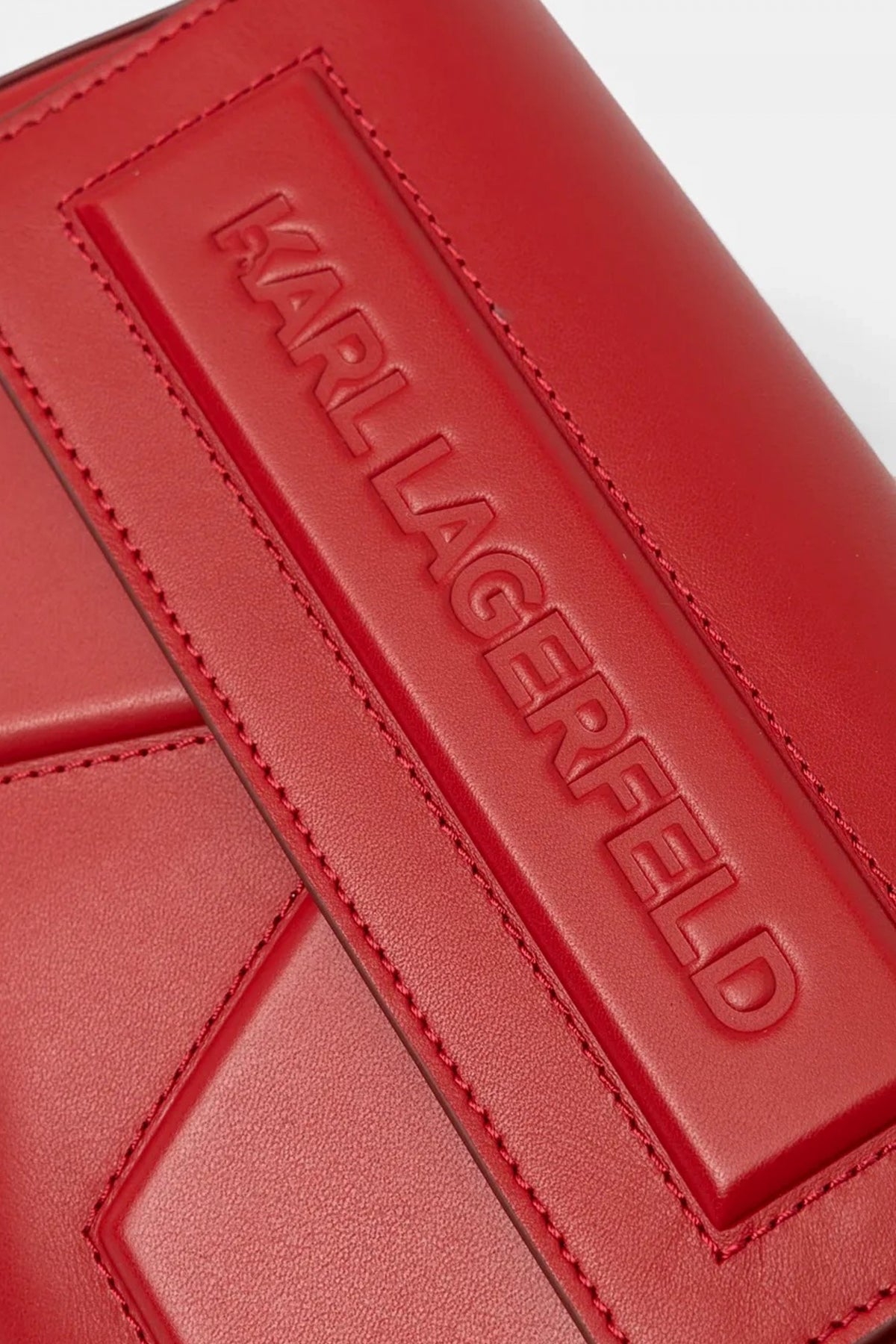 KARL LAGERFELD IKON K SOFT CROSSBODY en color ROJO  (3)