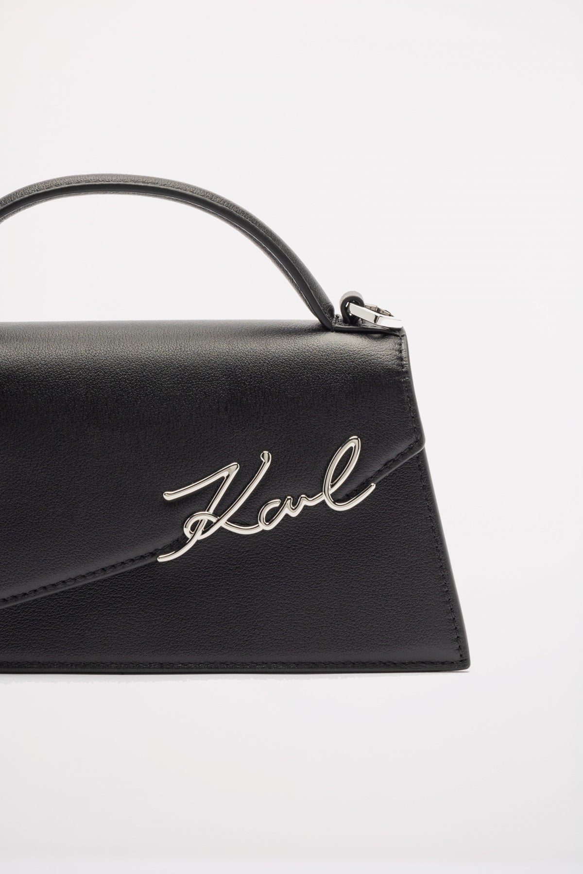 KARL LAGERFELD SIGNATURE SLIM CROSSBODY en color NEGRO  (3)